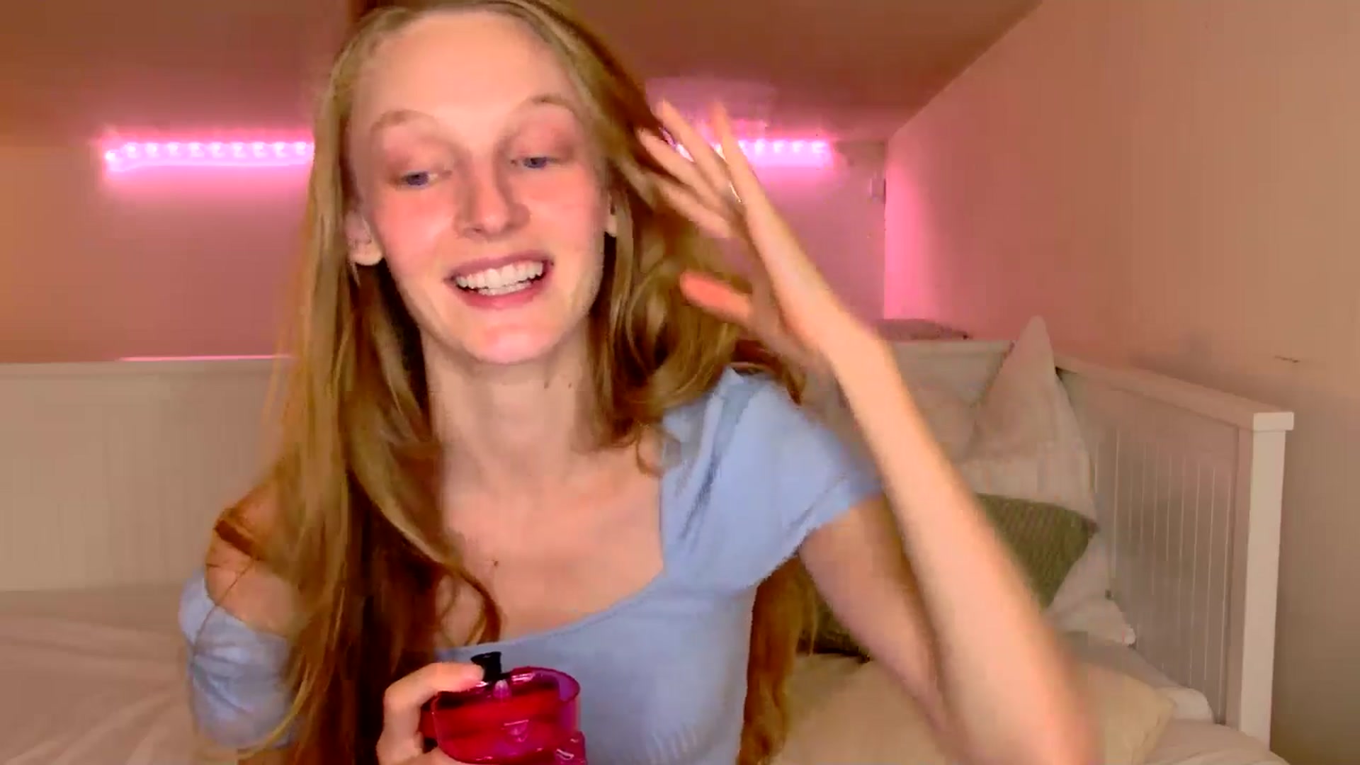 Gallery image thumbnail from Kinkywander's myfreecams stream on, 06/28/2025, 18:39 image 8 of 20