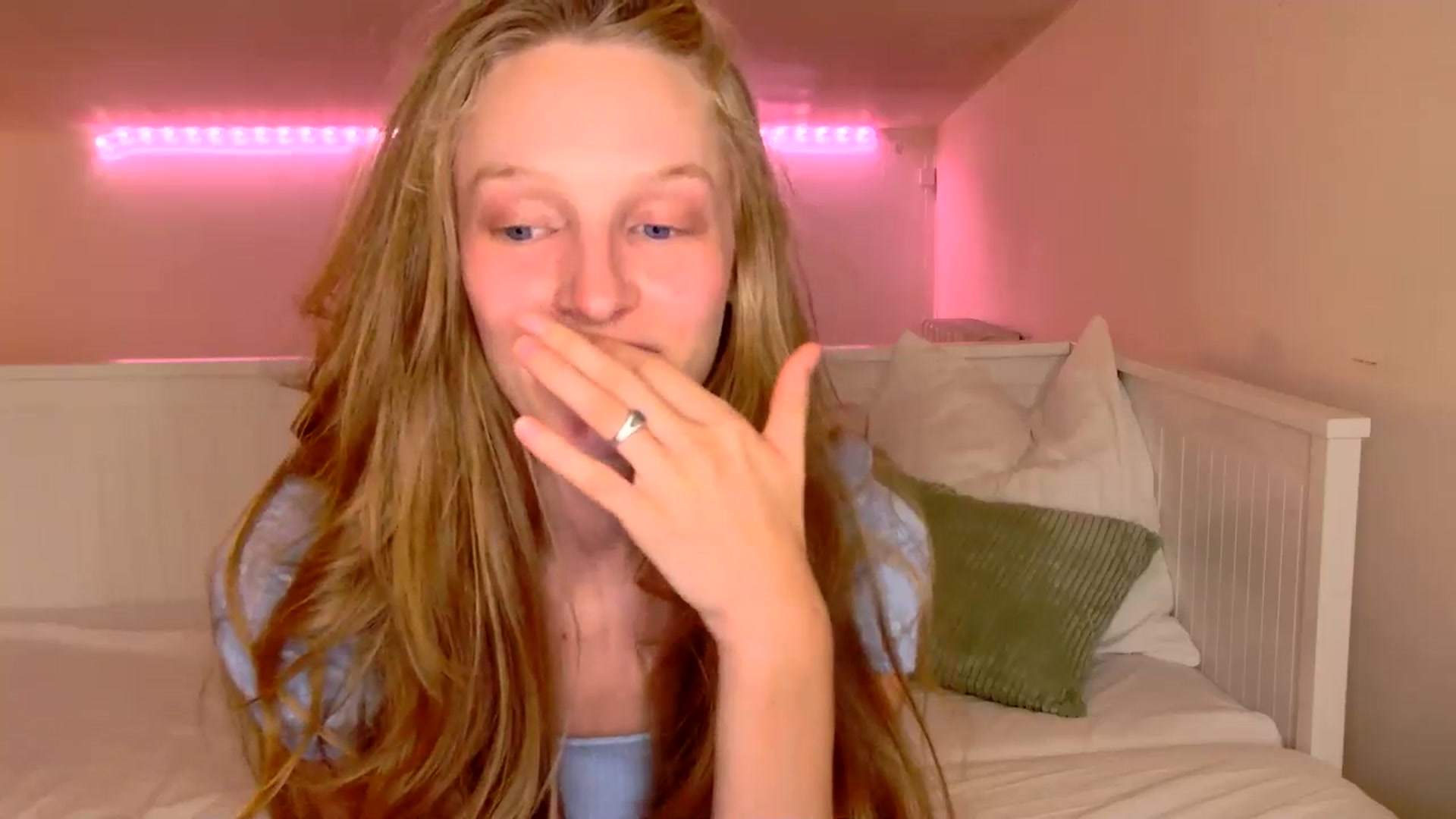 Gallery image thumbnail from Kinkywander's myfreecams stream on, 06/28/2025, 18:39 image 15 of 20