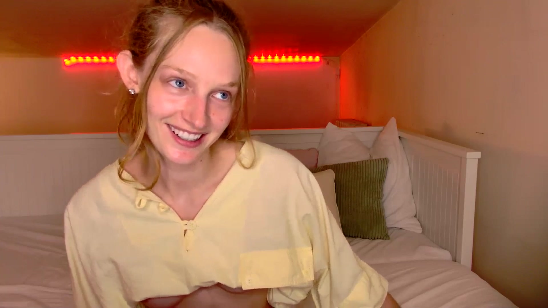 Gallery image thumbnail from Kinkywander's myfreecams stream on, 06/29/2025, 17:29 image 10 of 20