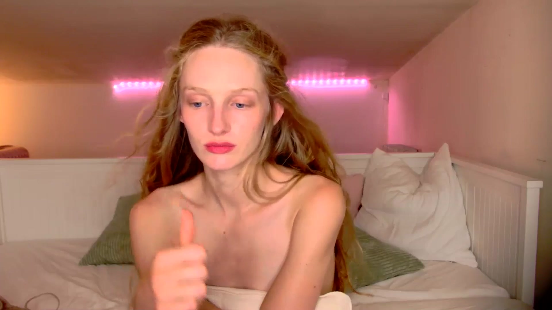 Gallery image thumbnail from Kinkywander's myfreecams stream on, 07/05/2025, 17:01 image 12 of 20