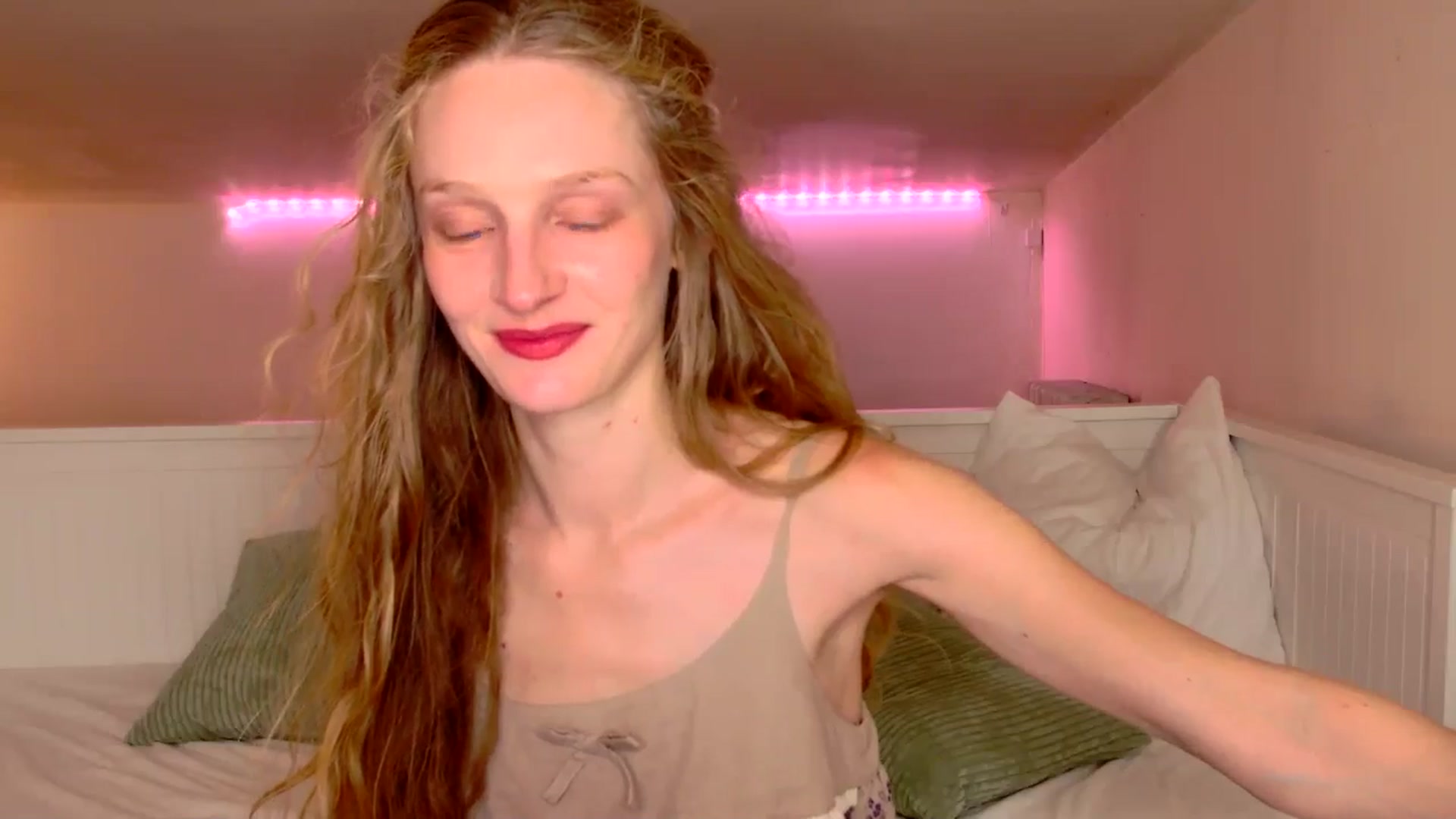 Gallery image thumbnail from Kinkywander's myfreecams stream on, 07/05/2025, 17:01 image 6 of 20