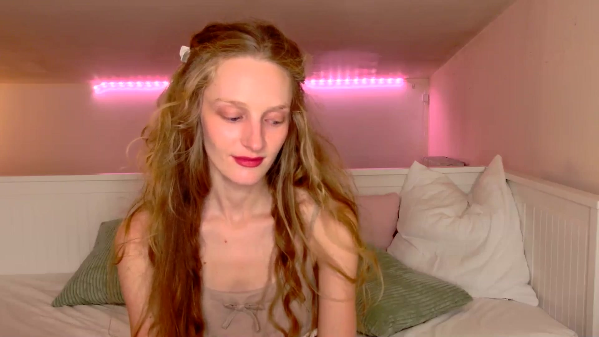Gallery image thumbnail from Kinkywander's myfreecams stream on, 07/05/2025, 17:01 image 7 of 20
