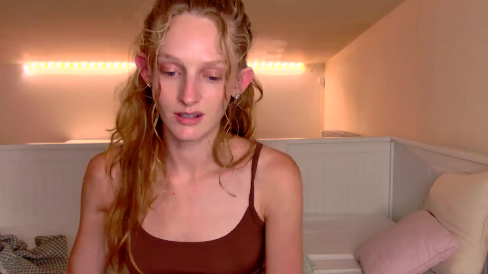 Gallery image thumbnail from Kinkywander's myfreecams stream on, 07/26/2025, 17:44 image 10 of 20