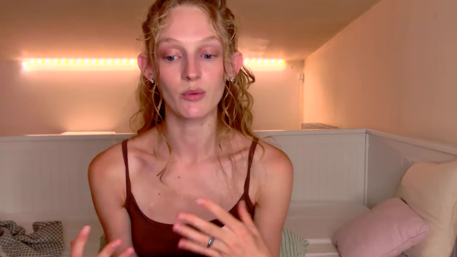Gallery image thumbnail from Kinkywander's myfreecams stream on, 07/26/2025, 17:44 image 18 of 20