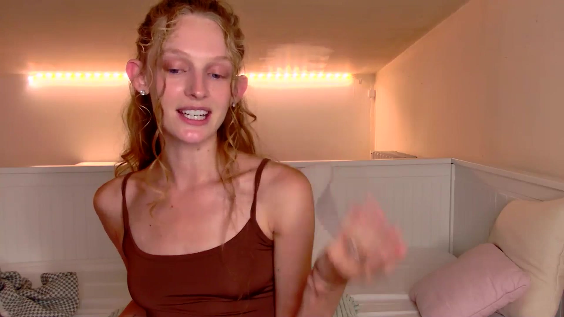 Gallery image thumbnail from Kinkywander's myfreecams stream on, 07/26/2025, 17:44 image 13 of 20