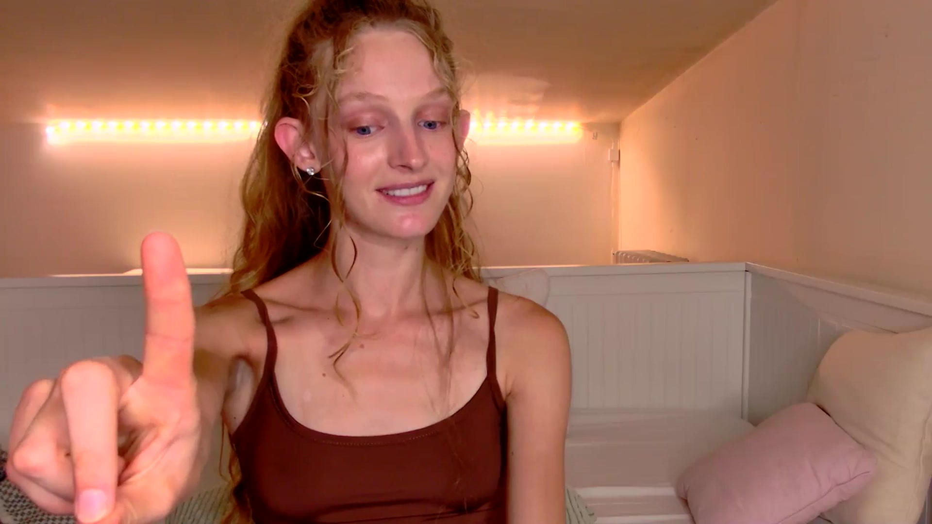 Gallery image thumbnail from Kinkywander's myfreecams stream on, 07/26/2025, 17:44 image 15 of 20