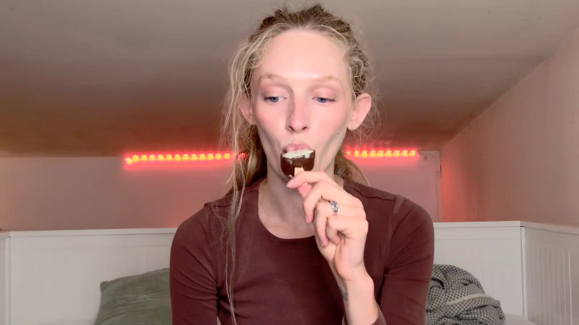 Gallery image thumbnail from Kinkywander's myfreecams stream on, 07/27/2025, 14:07 image 4 of 20