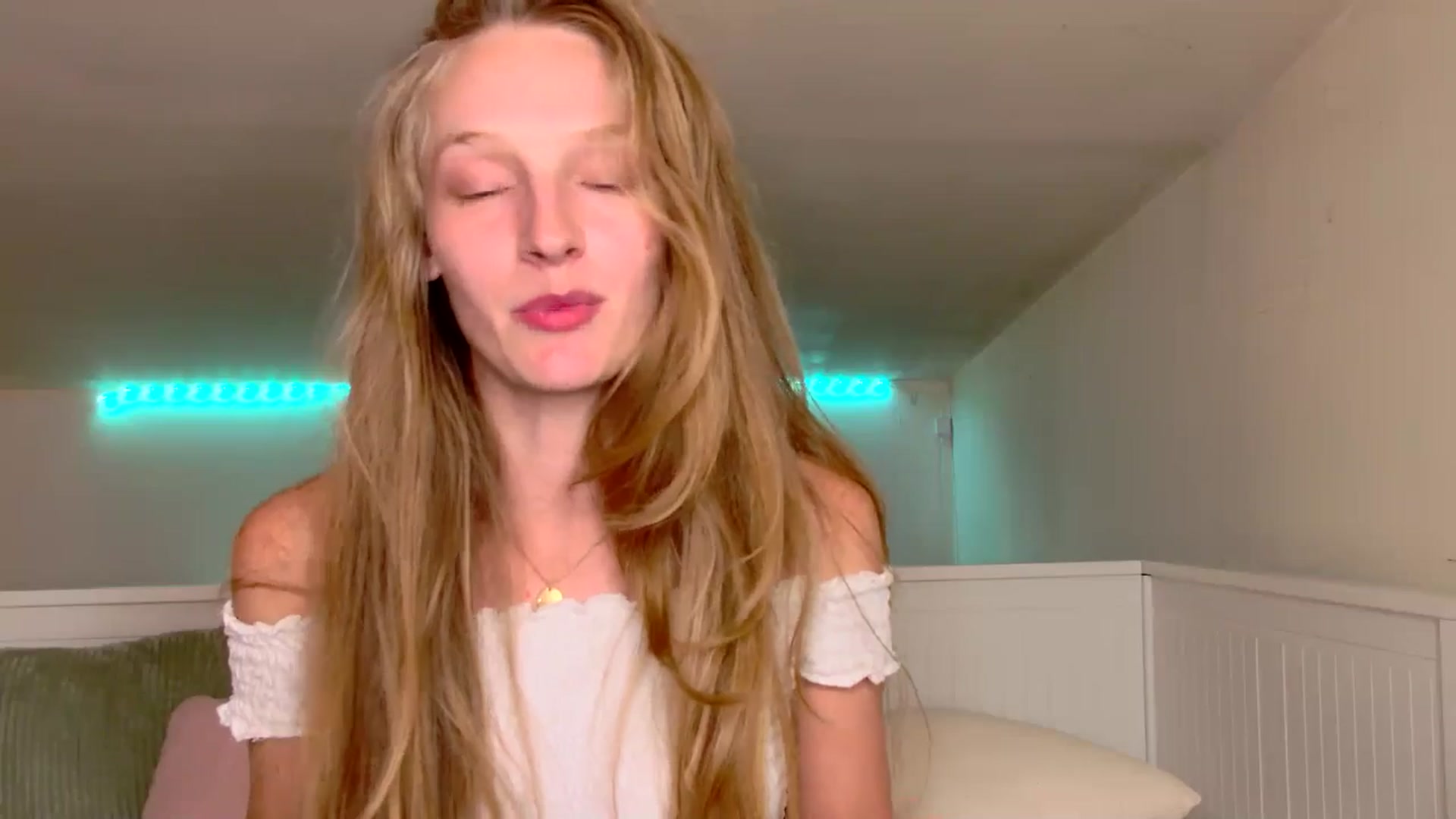 Gallery image thumbnail from Kinkywander's myfreecams stream on, 08/02/2025, 17:32 image 5 of 20