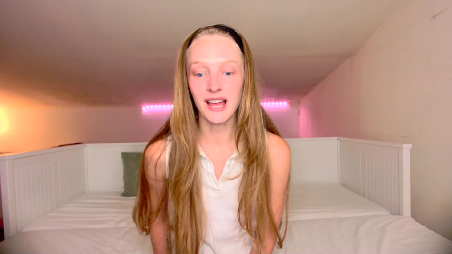 Gallery image thumbnail from Kinkywander's myfreecams stream on, 08/03/2025, 18:33 image 8 of 20