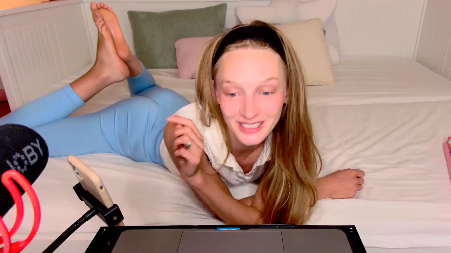 Gallery image thumbnail from Kinkywander's myfreecams stream on, 08/03/2025, 18:33 image 12 of 20