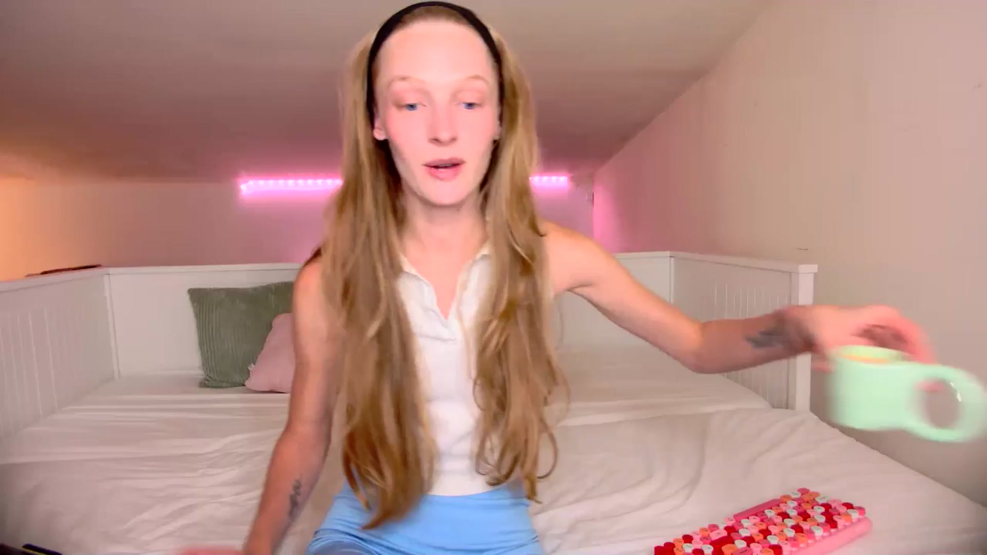Gallery image thumbnail from Kinkywander's myfreecams stream on, 08/03/2025, 18:33 image 1 of 20