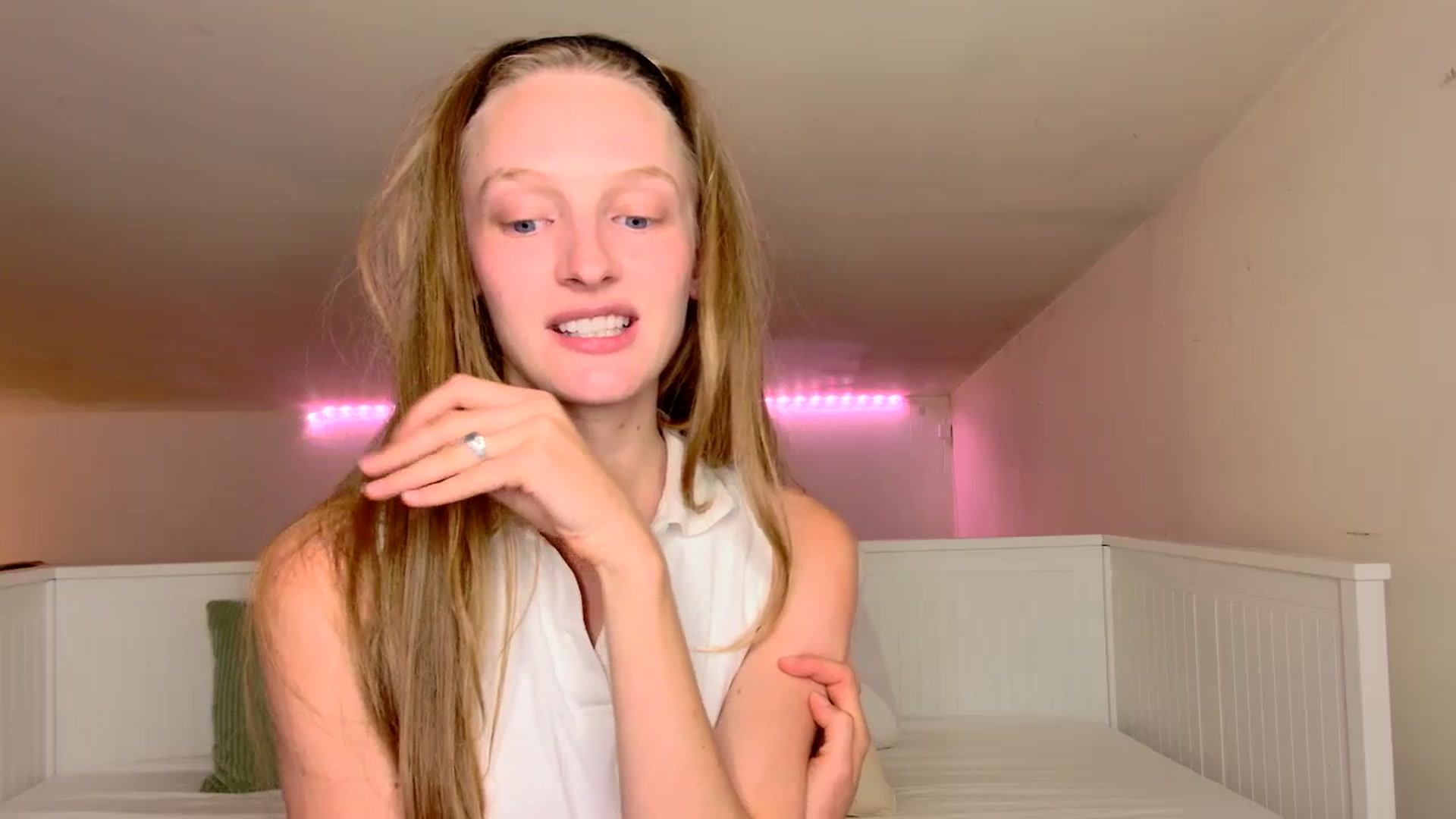 Gallery image thumbnail from Kinkywander's myfreecams stream on, 08/03/2025, 18:33 image 18 of 20