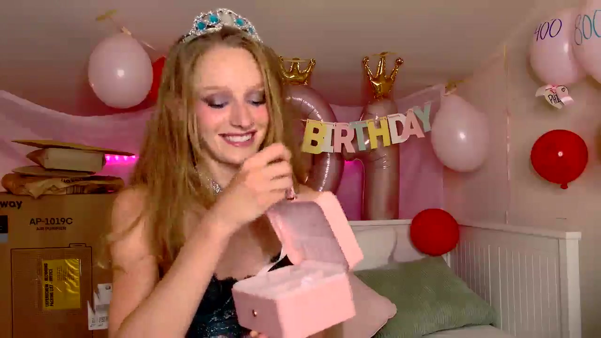 Gallery image thumbnail from Kinkywander's myfreecams stream on, 08/17/2025, 16:22 image 6 of 20