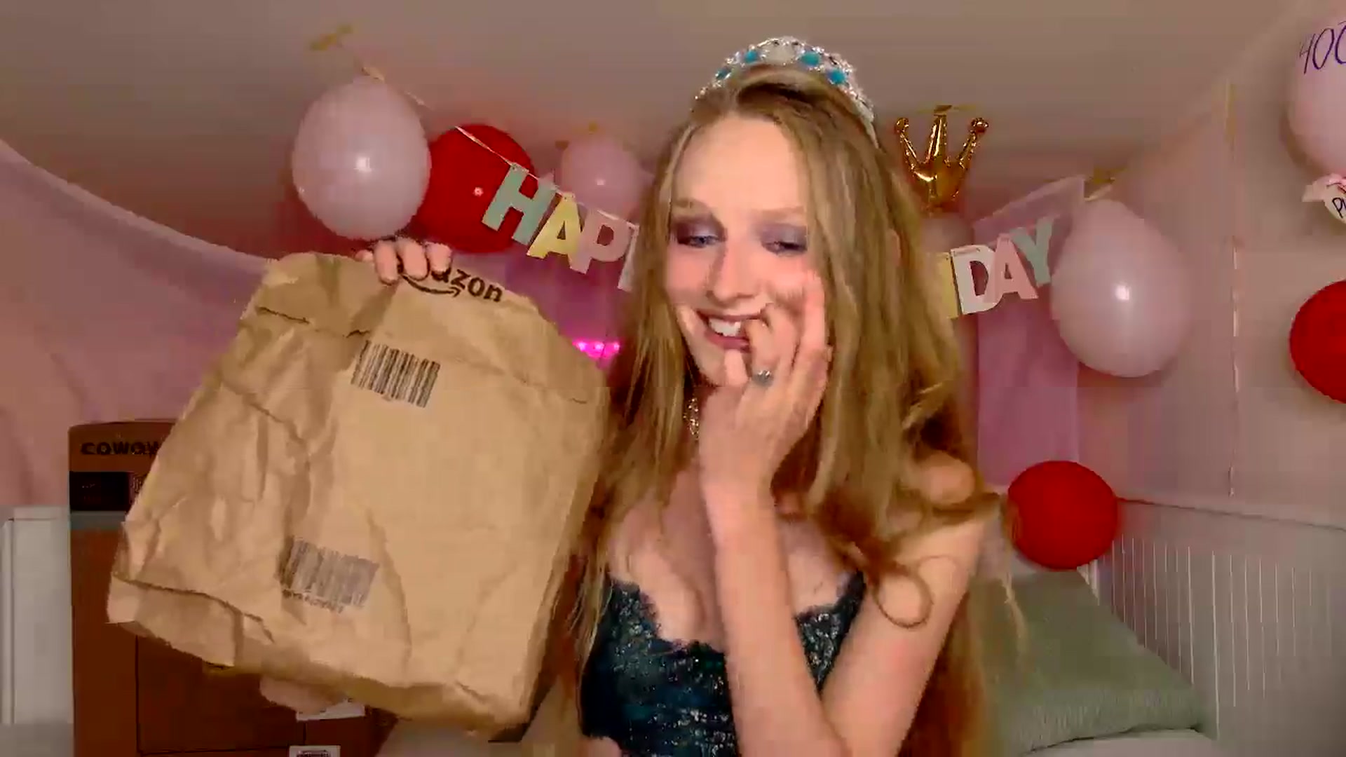 Gallery image thumbnail from Kinkywander's myfreecams stream on, 08/17/2025, 16:22 image 9 of 20