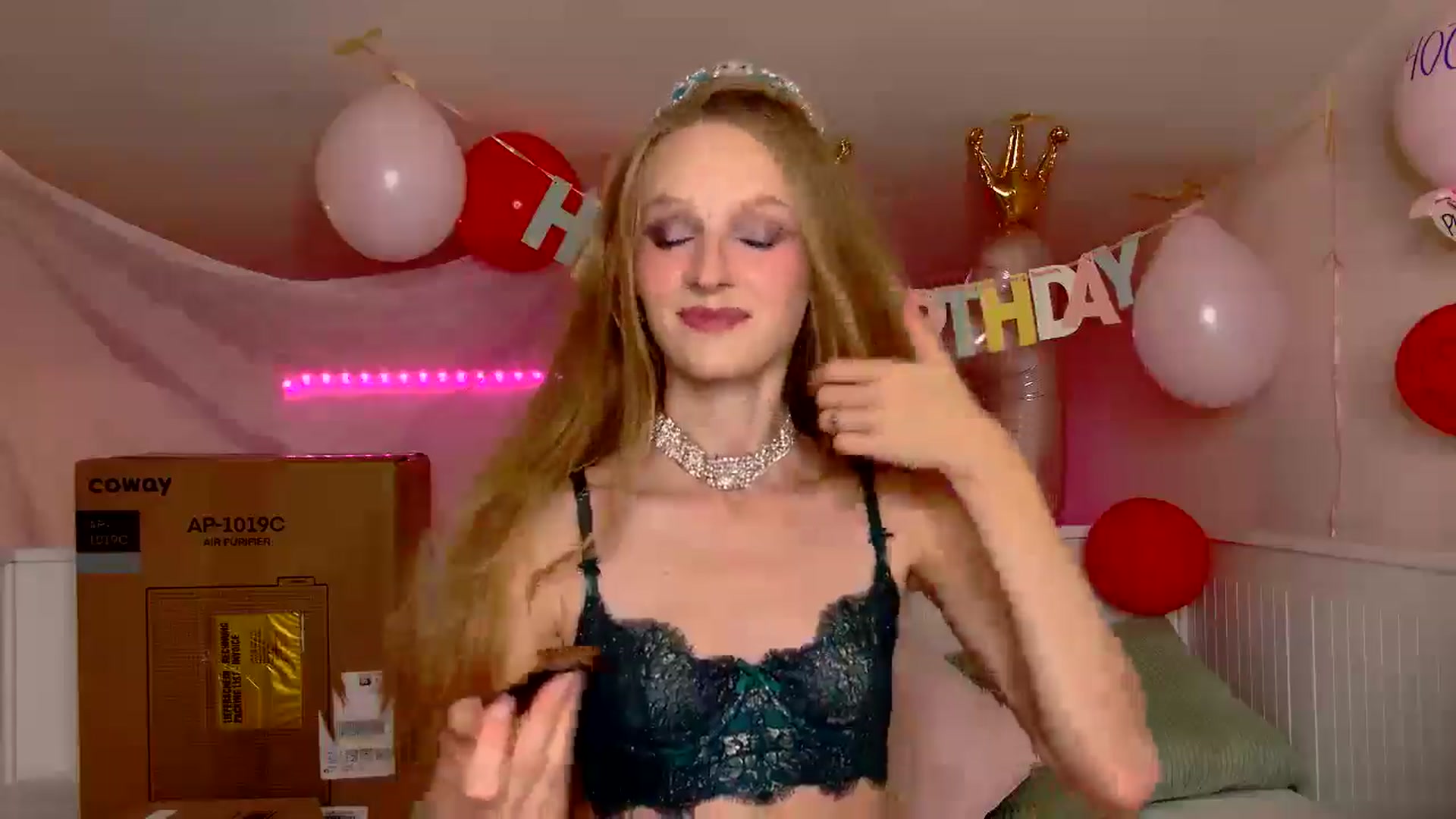 Gallery image thumbnail from Kinkywander's myfreecams stream on, 08/17/2025, 16:22 image 10 of 20