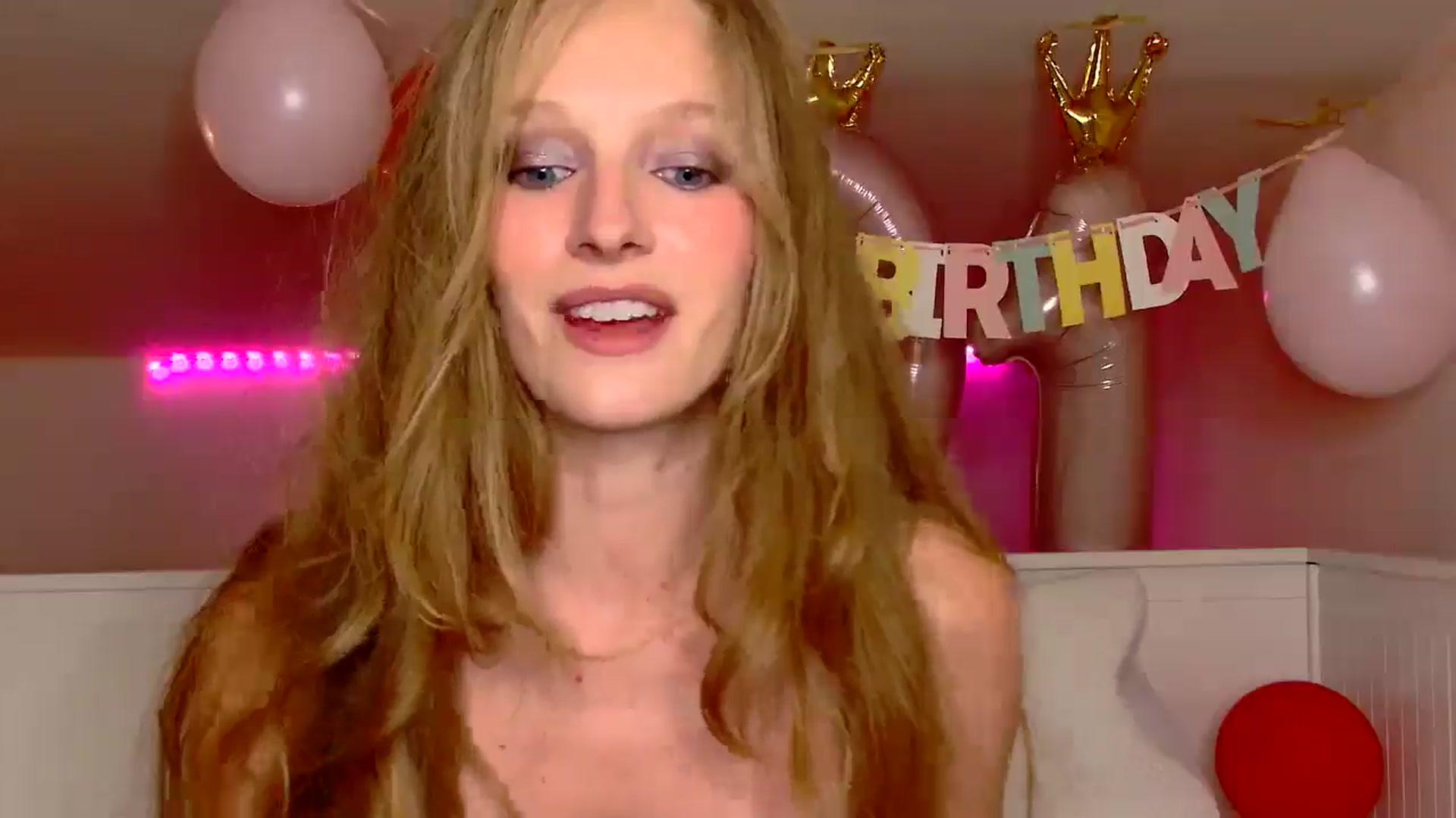 Gallery image thumbnail from Kinkywander's myfreecams stream on, 08/17/2025, 18:03 image 18 of 20