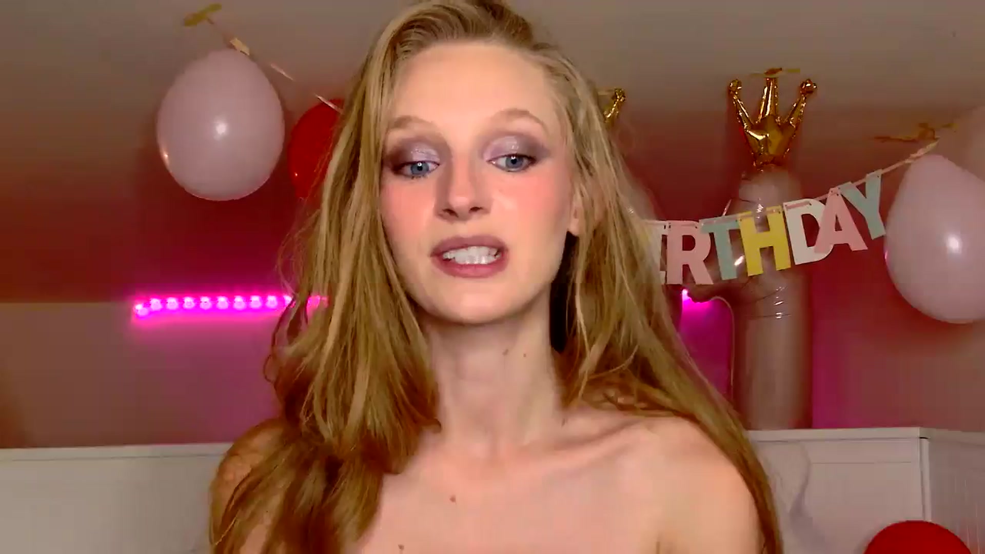 Gallery image thumbnail from Kinkywander's myfreecams stream on, 08/17/2025, 18:03 image 5 of 20