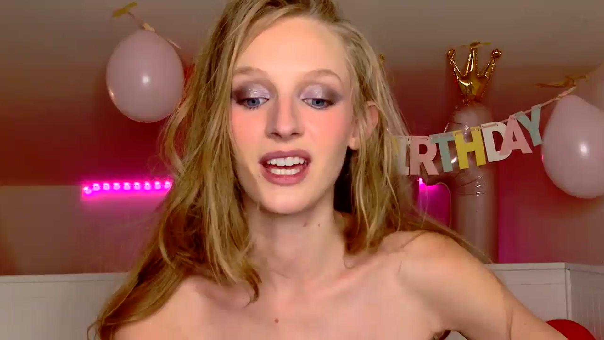 Gallery image thumbnail from Kinkywander's myfreecams stream on, 08/17/2025, 18:03 image 3 of 20