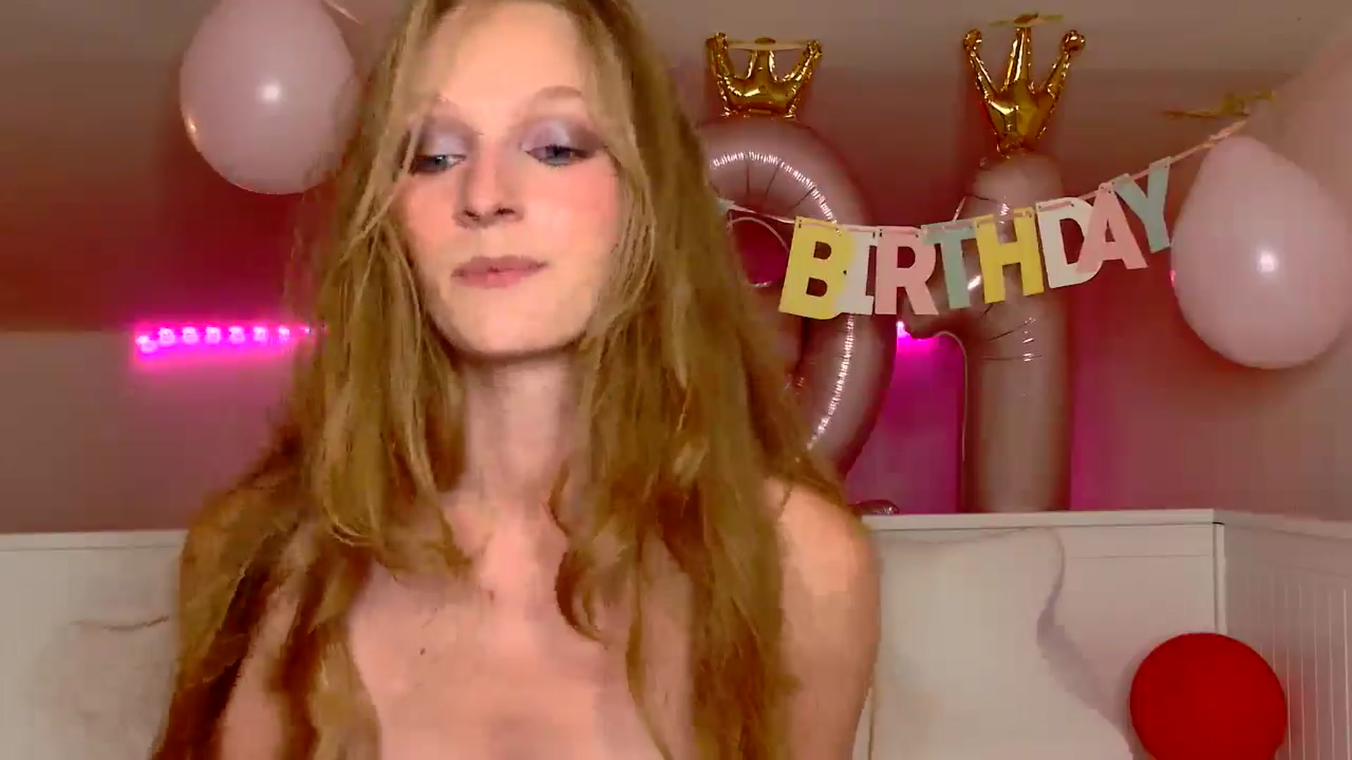 Gallery image thumbnail from Kinkywander's myfreecams stream on, 08/17/2025, 18:03 image 17 of 20