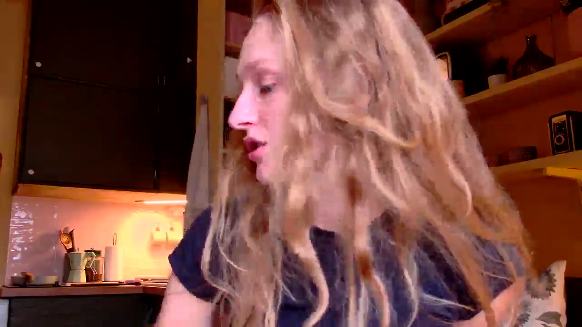 Gallery image thumbnail from Kinkywander's myfreecams stream on, 08/31/2025, 17:25 image 10 of 20