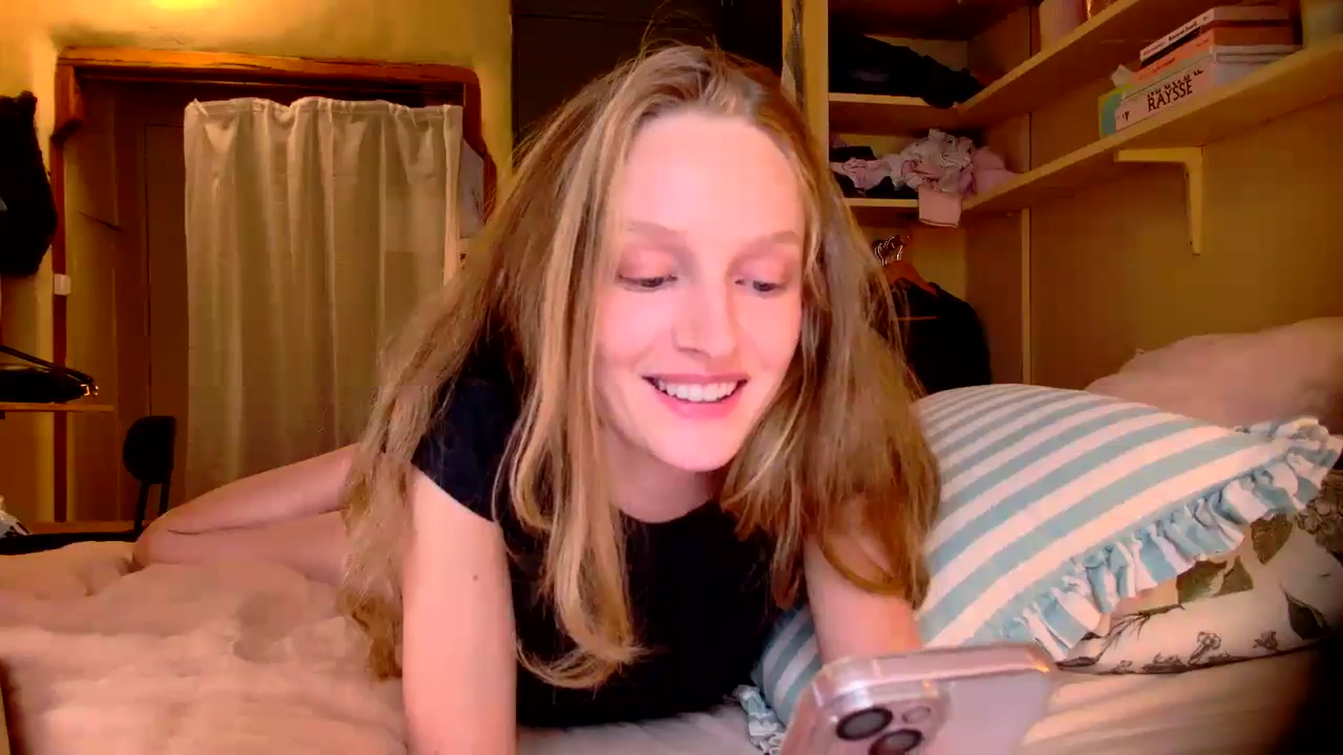Gallery image thumbnail from Kinkywander's myfreecams stream on, 09/13/2025, 16:33 image 17 of 20