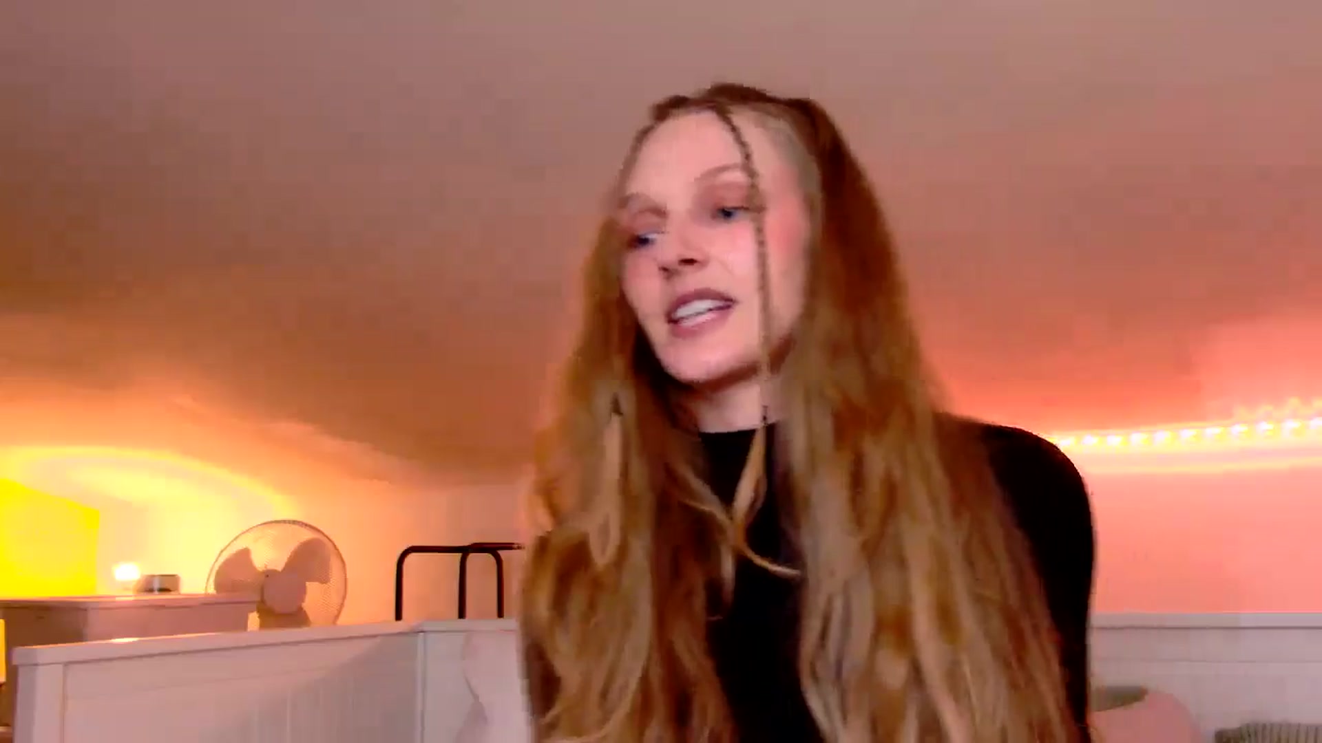 Gallery image thumbnail from Kinkywander's myfreecams stream on, 10/04/2025, 17:14 image 19 of 20