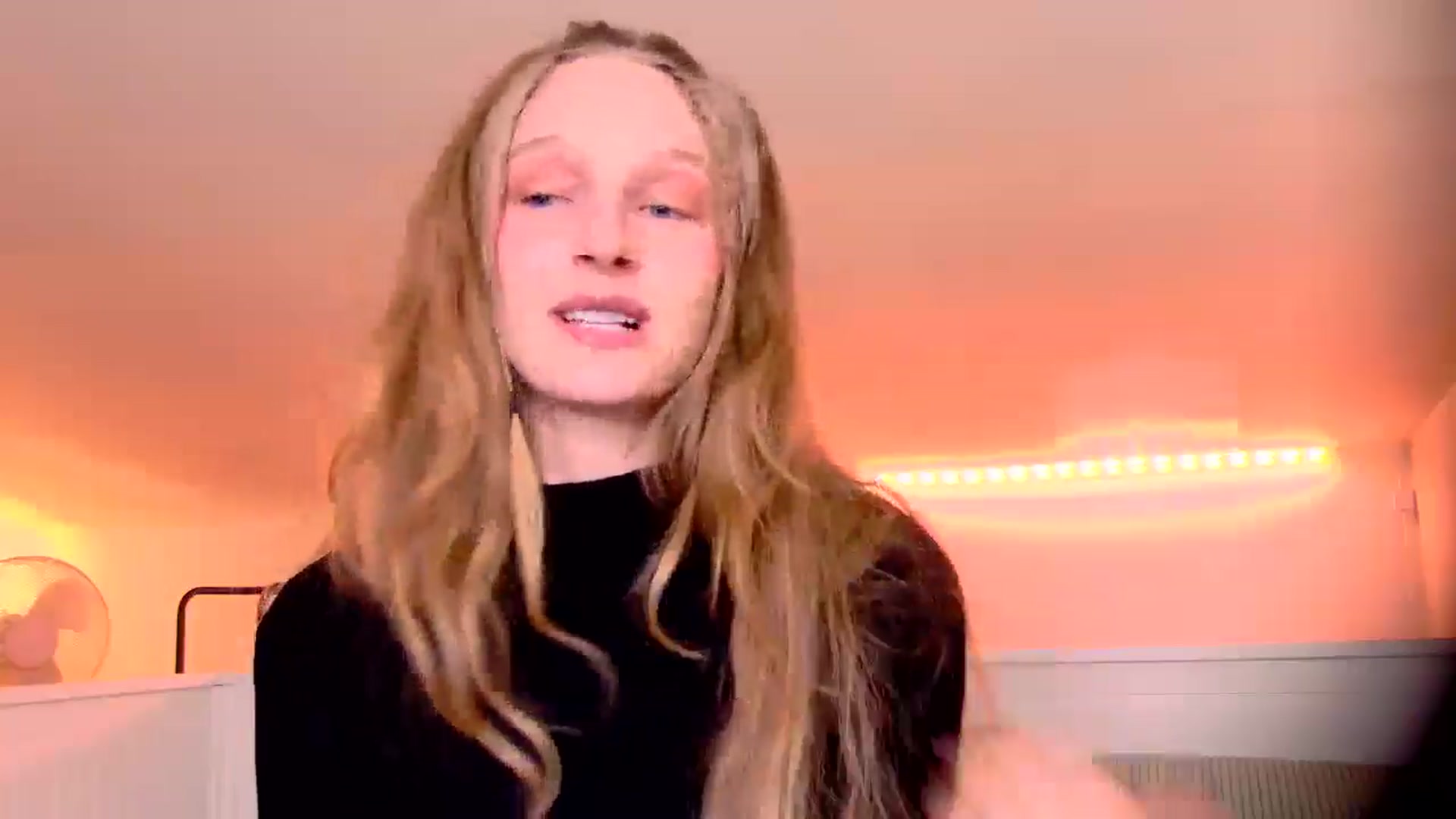 Gallery image thumbnail from Kinkywander's myfreecams stream on, 10/04/2025, 17:14 image 12 of 20