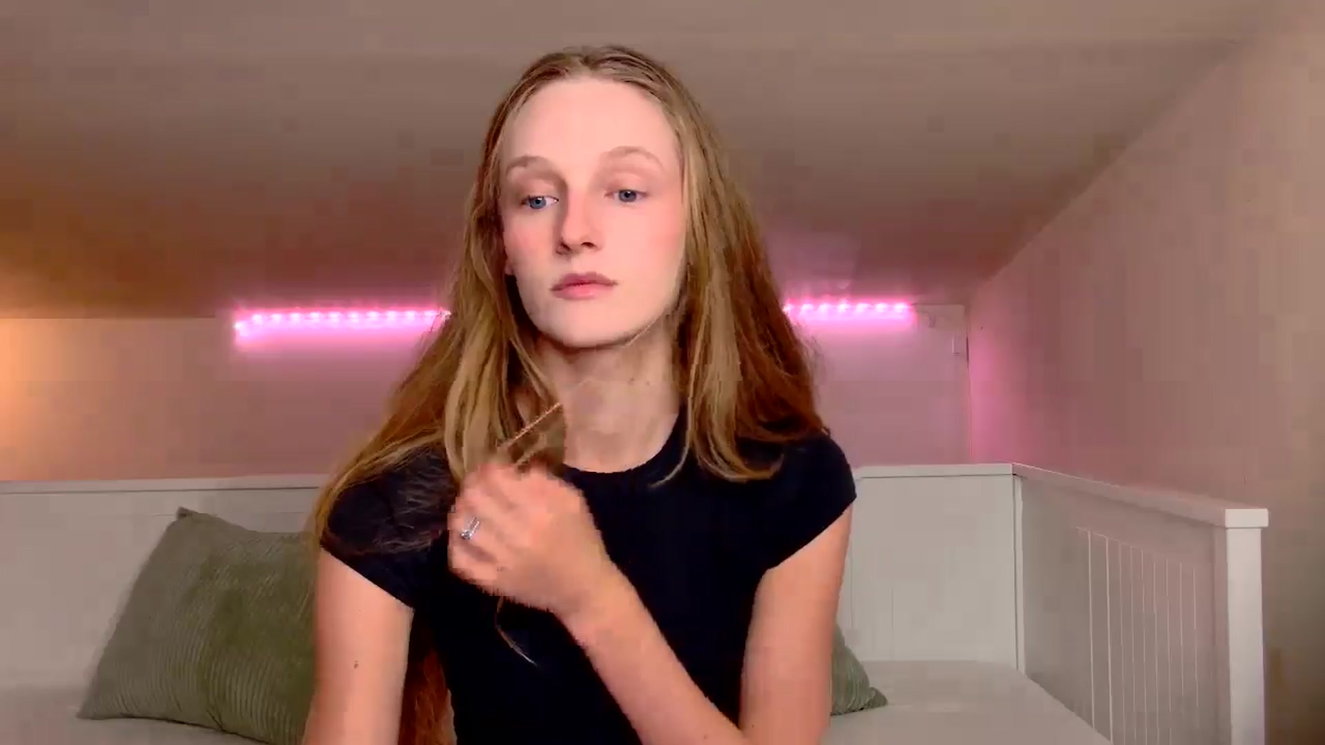 Gallery image thumbnail from Kinkywander's myfreecams stream on, 10/12/2025, 14:18 image 17 of 20