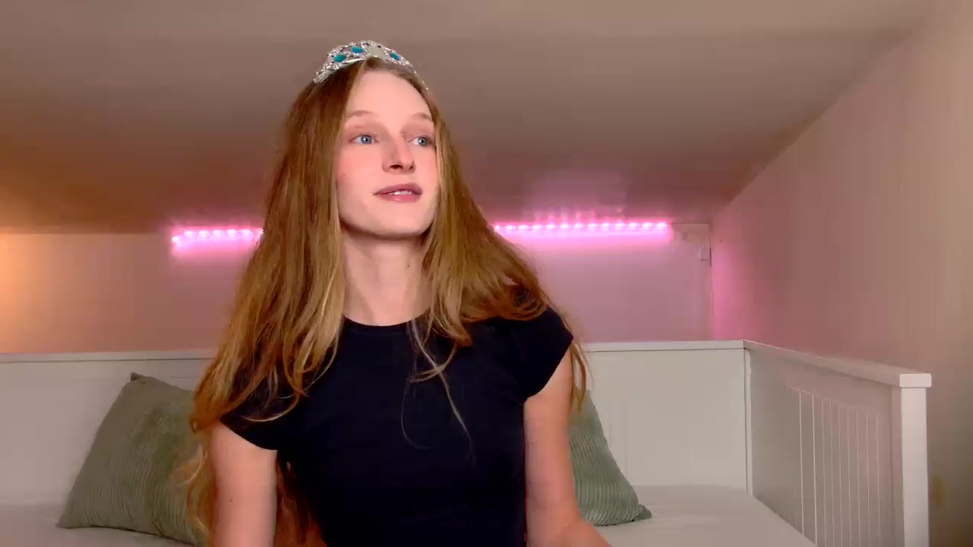Gallery image thumbnail from Kinkywander's myfreecams stream on, 10/12/2025, 14:18 image 18 of 20