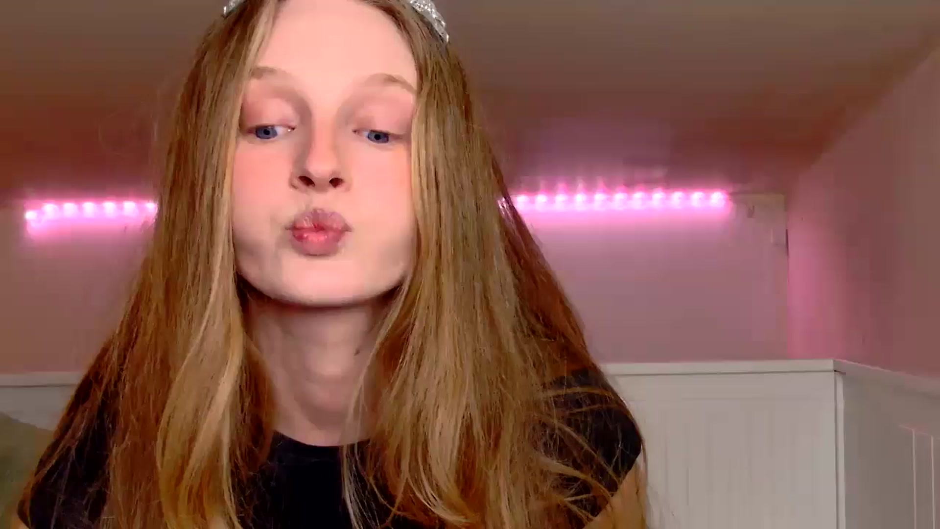 Gallery image thumbnail from Kinkywander's myfreecams stream on, 10/12/2025, 14:18 image 20 of 20