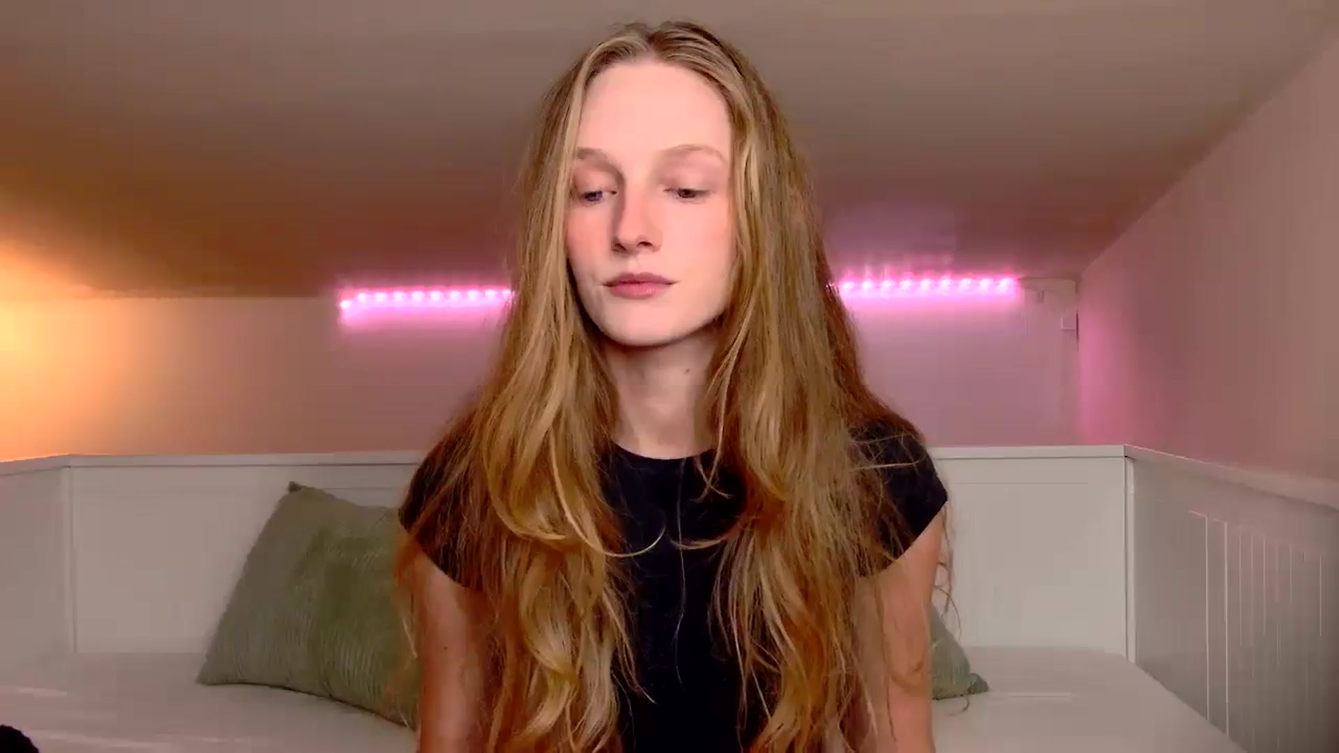 Gallery image thumbnail from Kinkywander's myfreecams stream on, 10/12/2025, 14:18 image 11 of 20