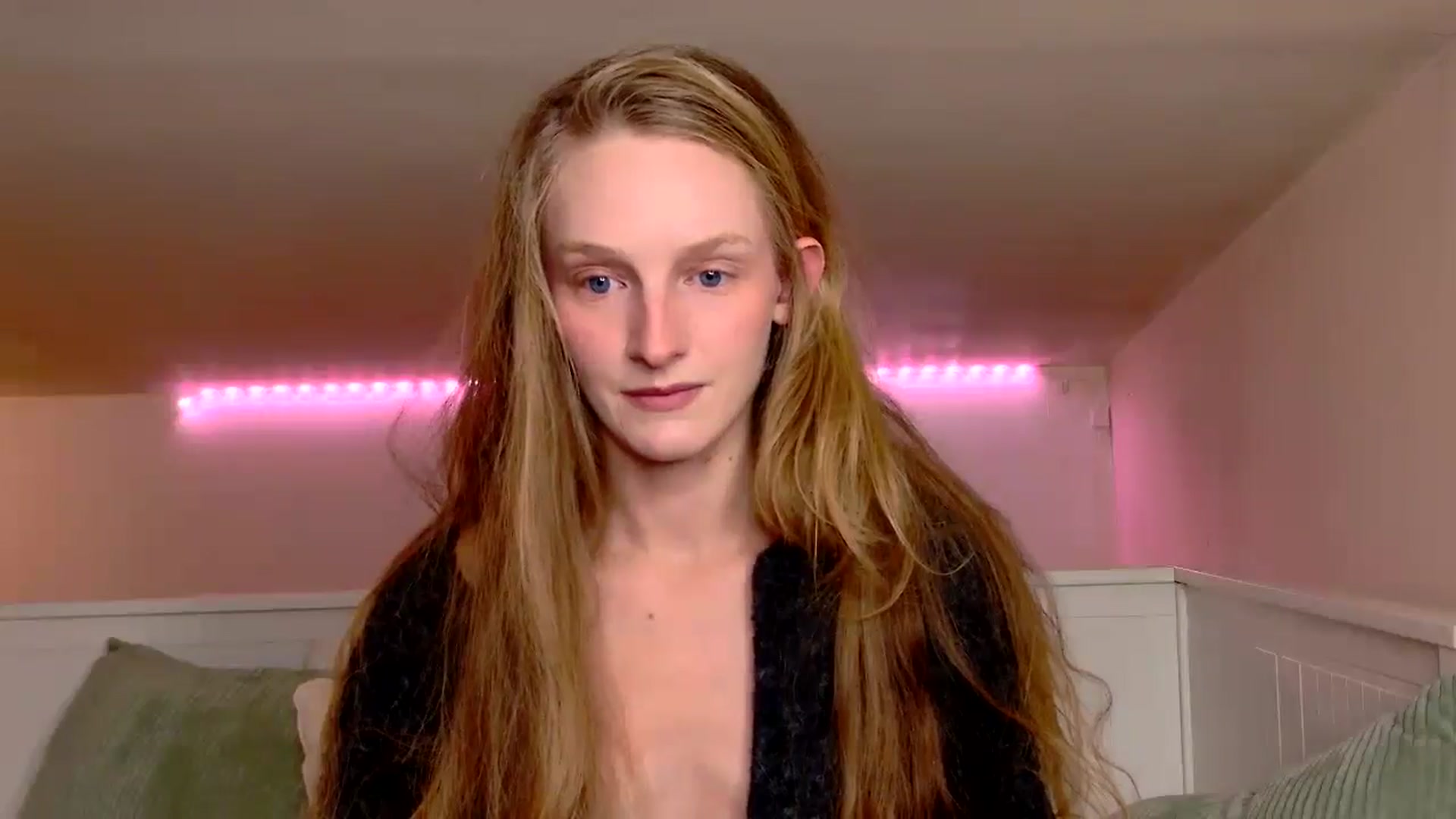 Gallery image thumbnail from Kinkywander's myfreecams stream on, 10/12/2025, 17:31 image 4 of 20