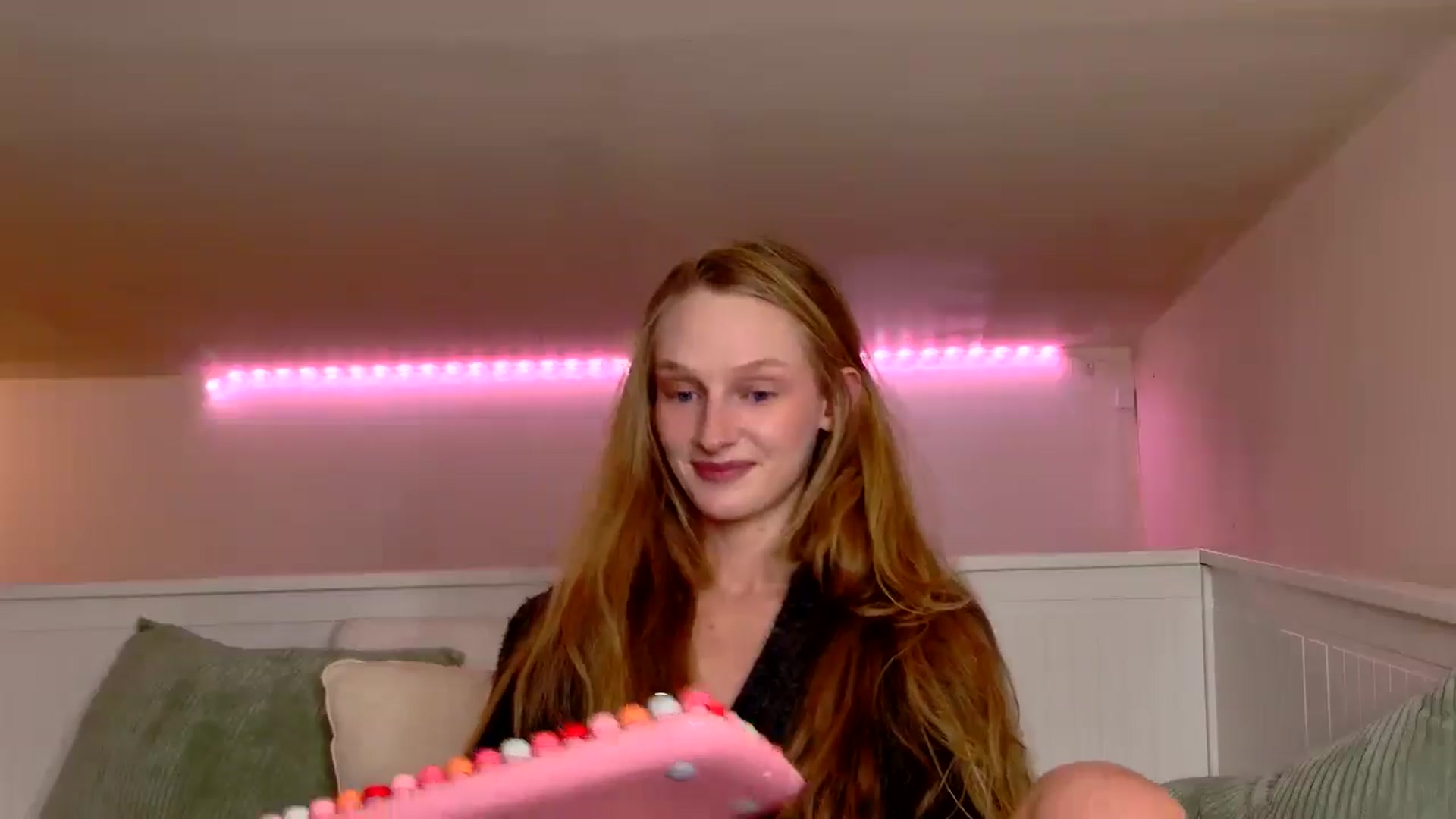 Gallery image thumbnail from Kinkywander's myfreecams stream on, 10/12/2025, 17:31 image 9 of 20