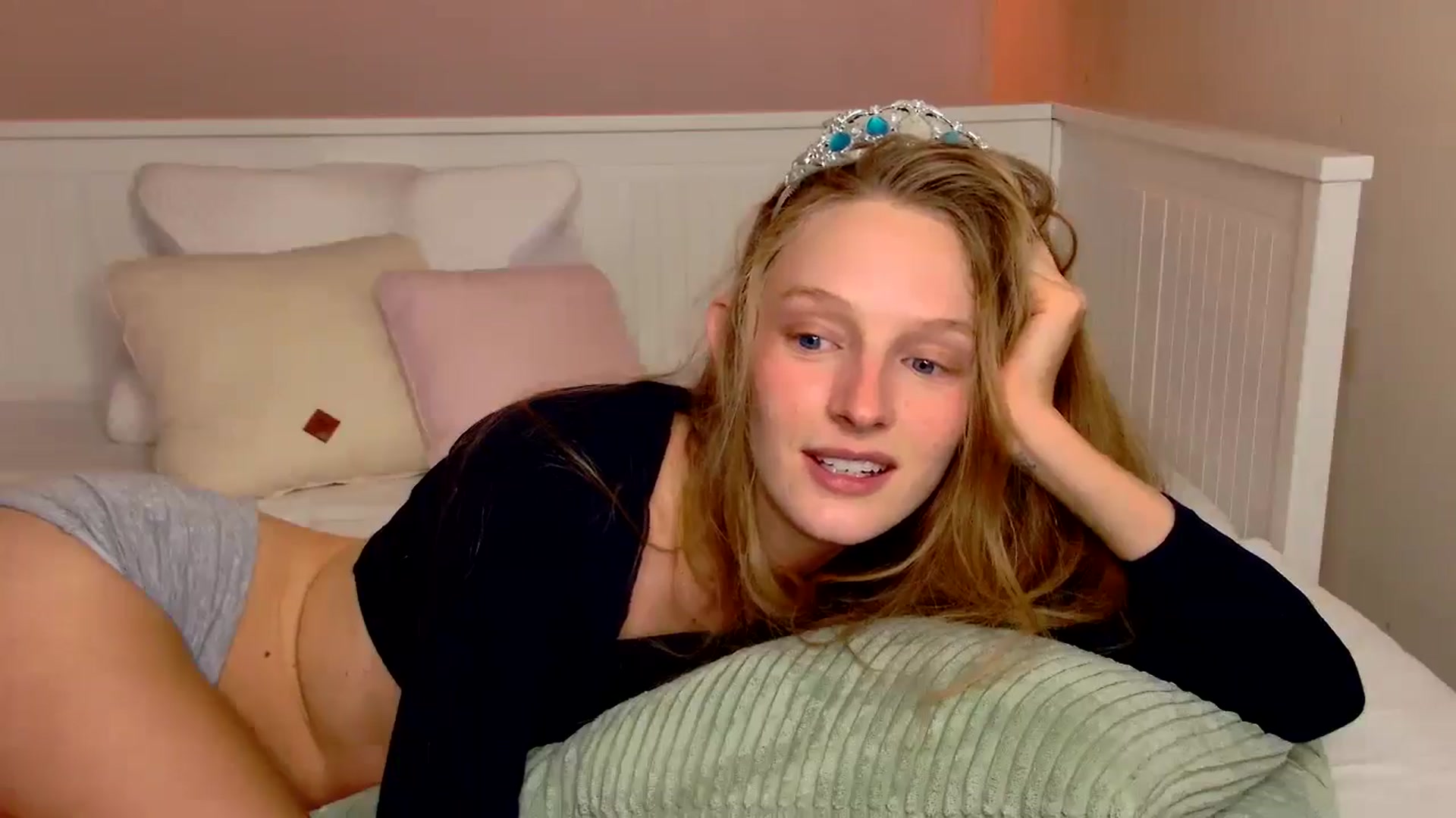 Gallery image thumbnail from Kinkywander's myfreecams stream on, 10/19/2025, 17:39 image 18 of 20