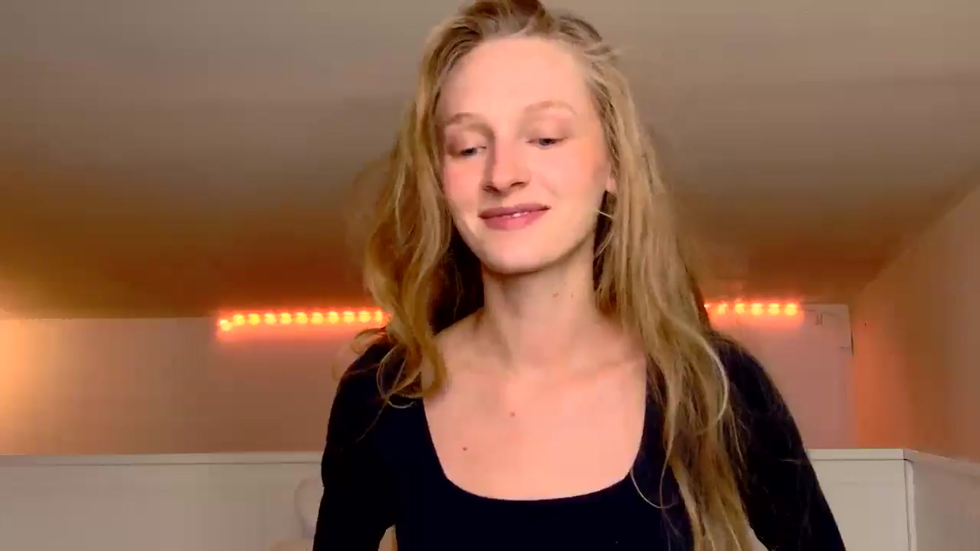 Gallery image thumbnail from Kinkywander's myfreecams stream on, 10/19/2025, 17:39 image 3 of 20