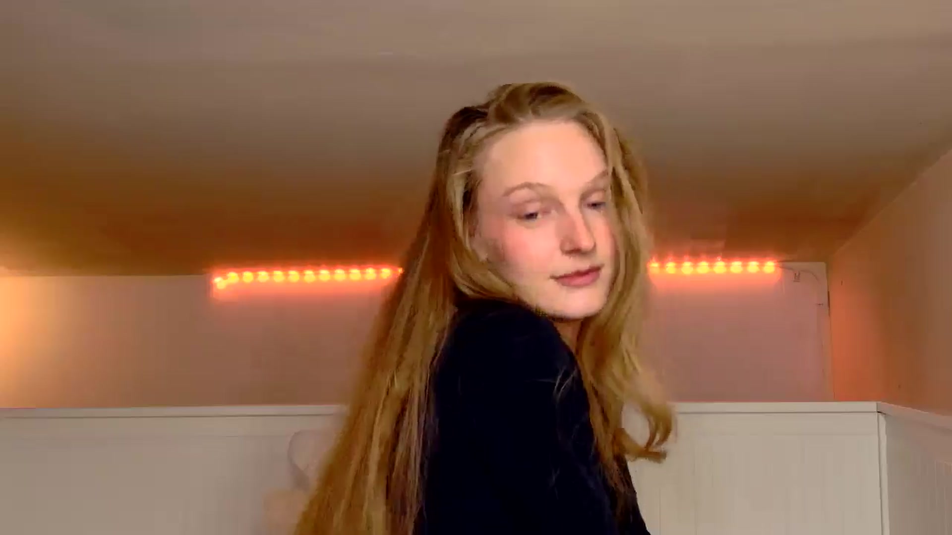 Gallery image thumbnail from Kinkywander's myfreecams stream on, 10/19/2025, 17:39 image 6 of 20