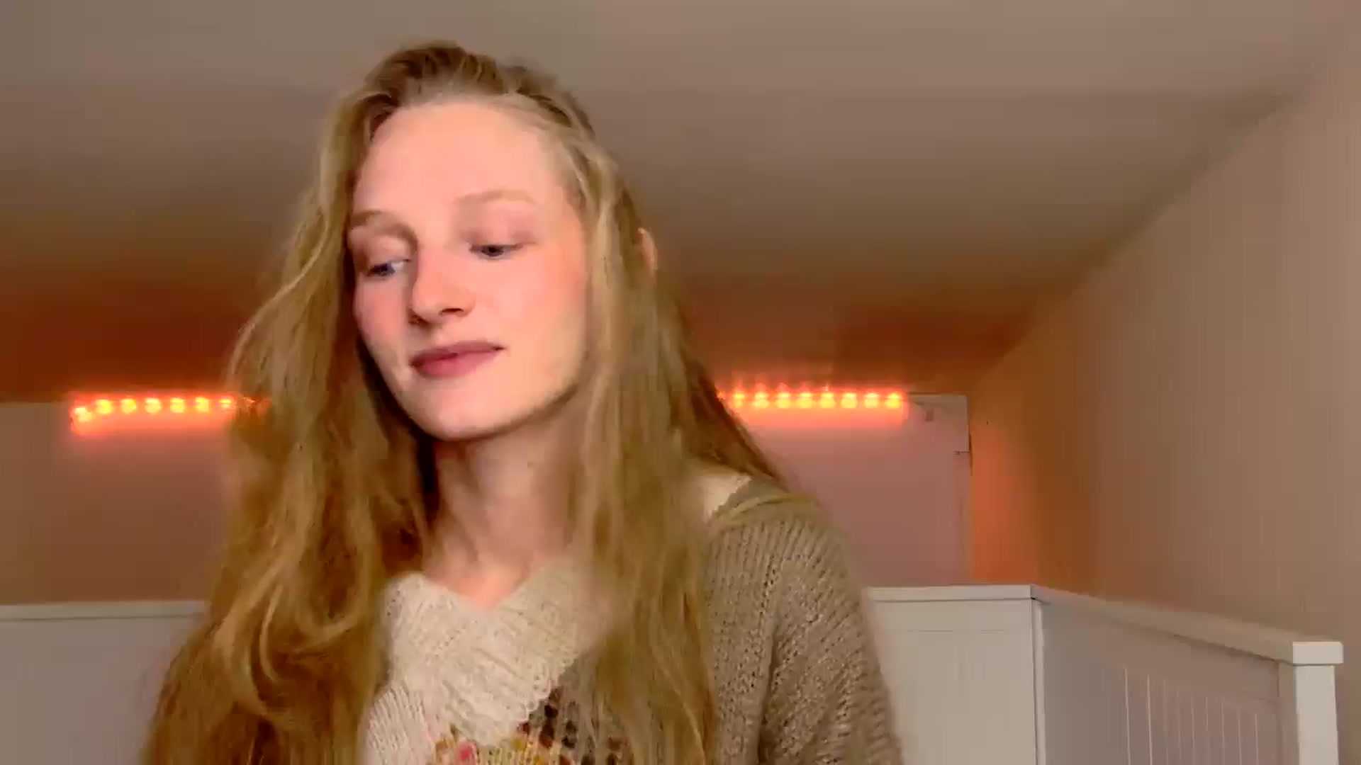 Gallery image thumbnail from Kinkywander's myfreecams stream on, 10/19/2025, 17:39 image 1 of 20