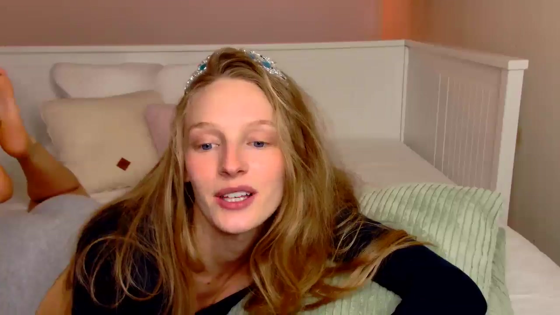 Gallery image thumbnail from Kinkywander's myfreecams stream on, 10/19/2025, 17:39 image 15 of 20