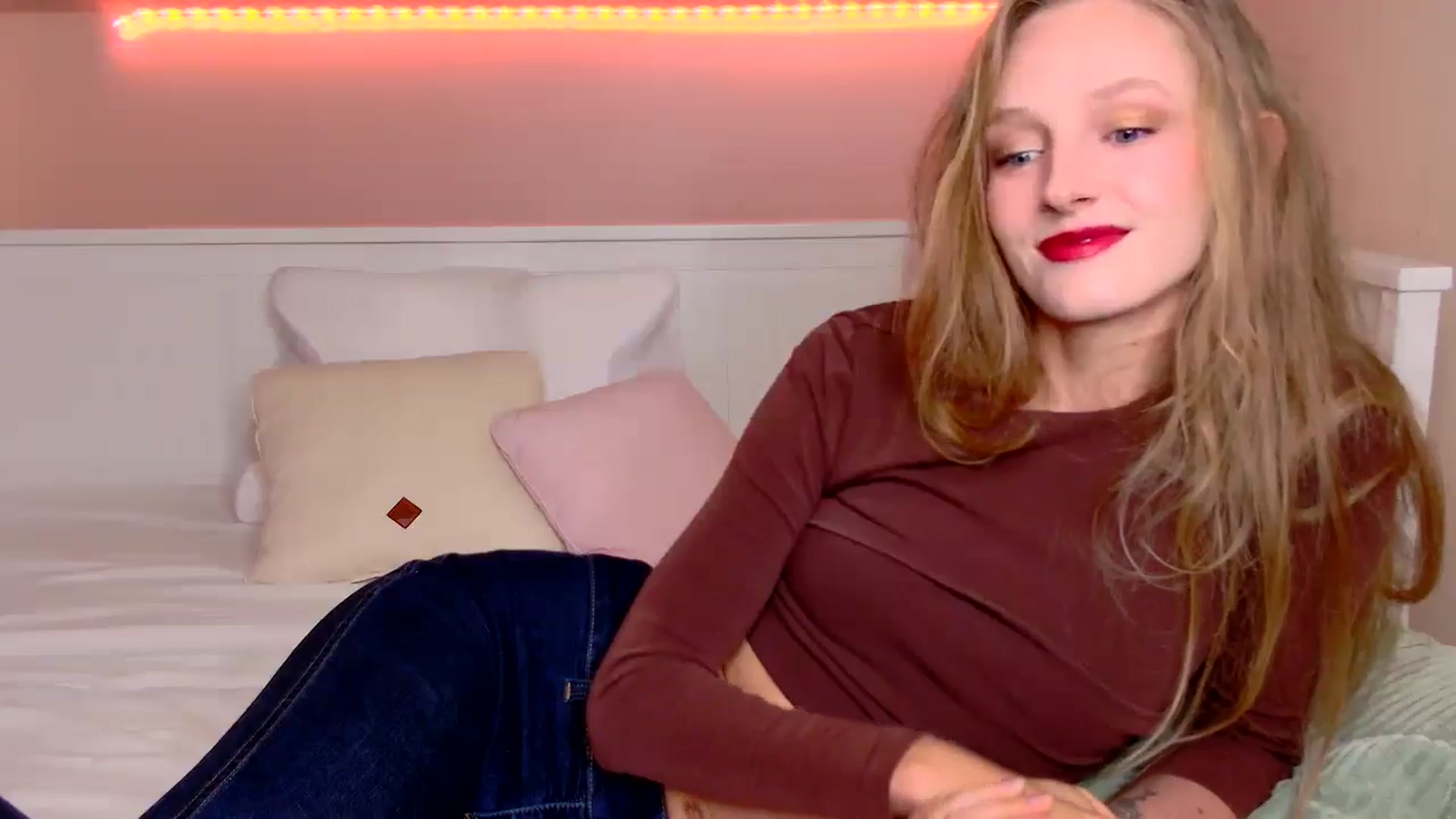 Gallery image thumbnail from Kinkywander's myfreecams stream on, 10/25/2025, 15:40 image 17 of 20