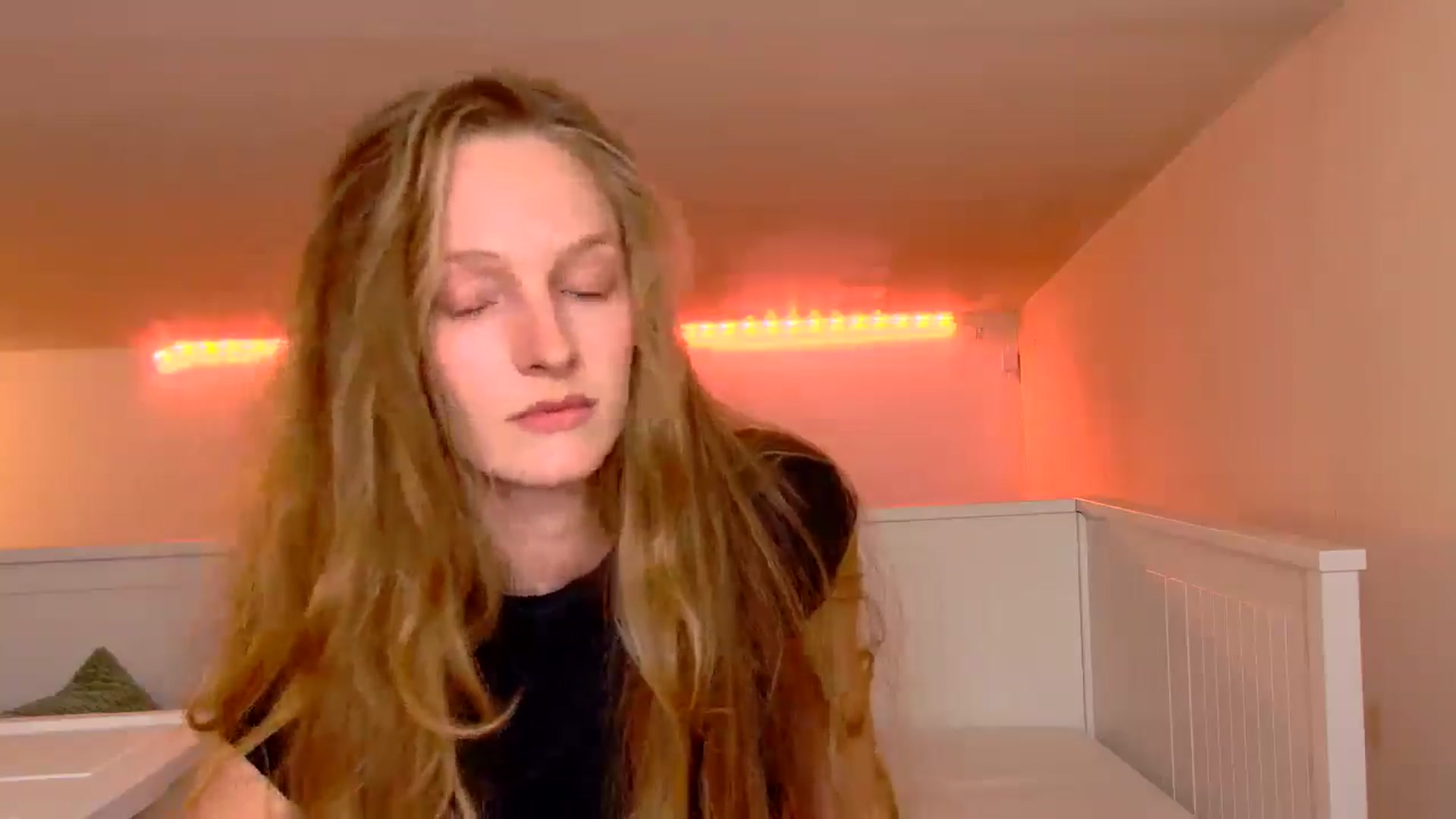 Gallery image thumbnail from Kinkywander's myfreecams stream on, 11/02/2025, 18:21 image 12 of 20
