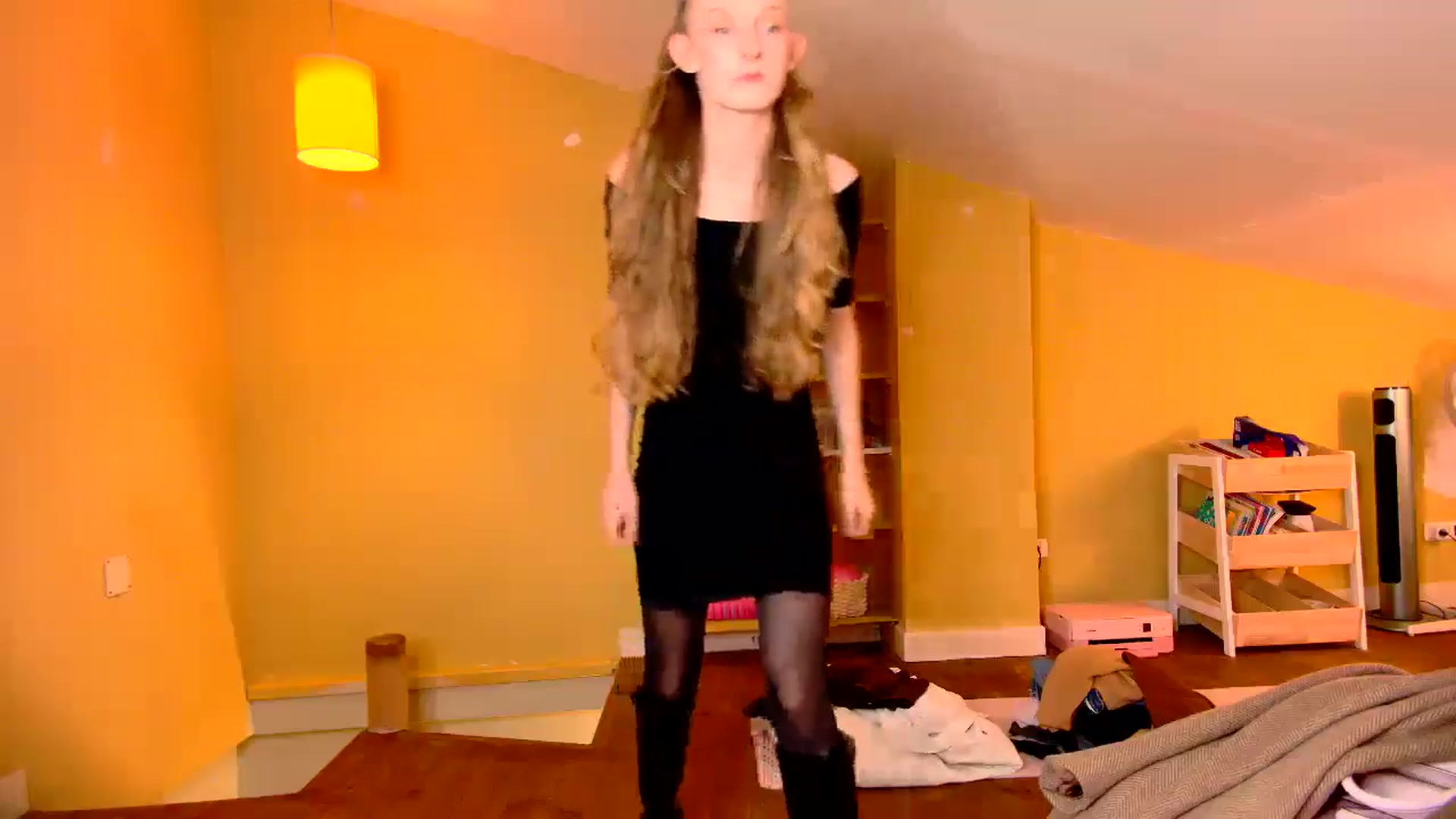 Gallery image thumbnail from Kinkywander's myfreecams stream on, 11/09/2025, 19:16 image 17 of 20