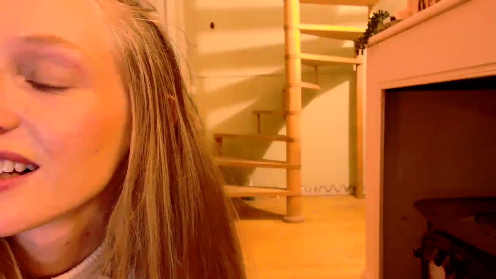 Gallery image thumbnail from Kinkywander's myfreecams stream on, 11/22/2025, 19:40 image 19 of 20