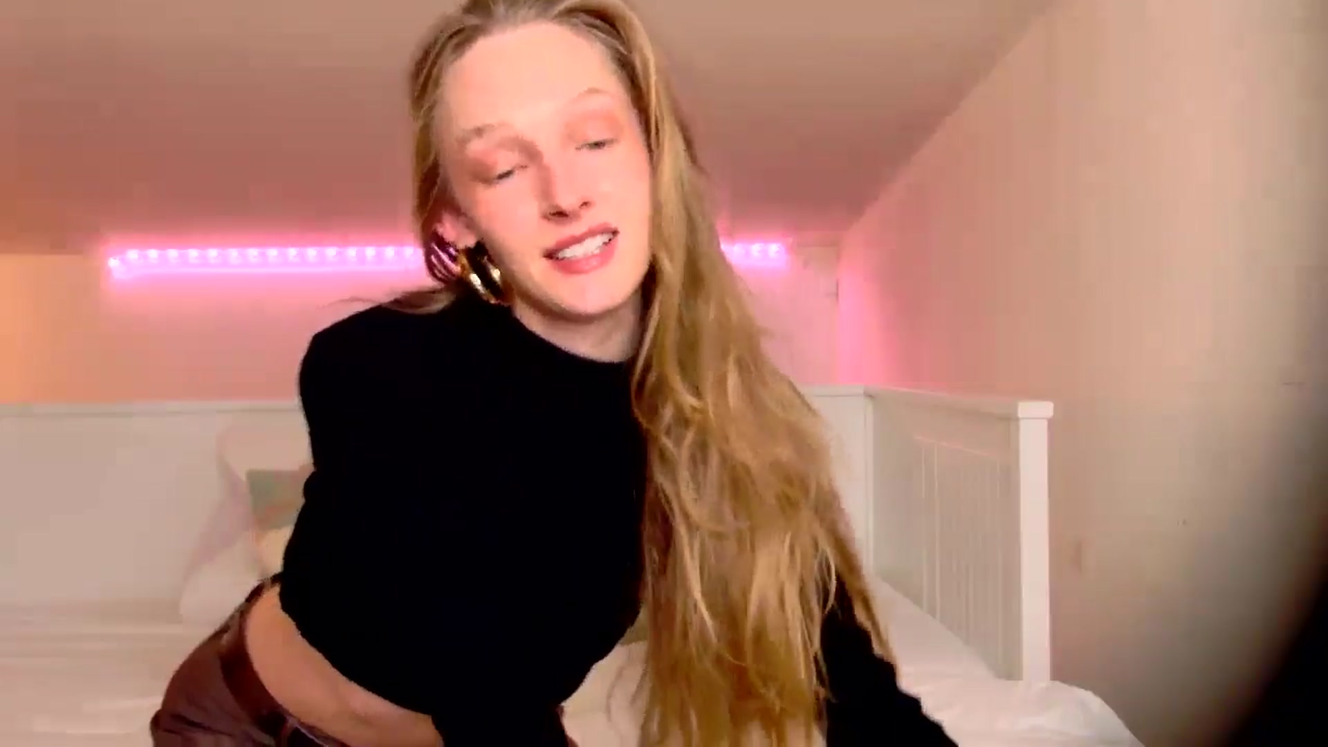 Gallery image thumbnail from Kinkywander's myfreecams stream on, 11/29/2025, 16:22 image 5 of 20