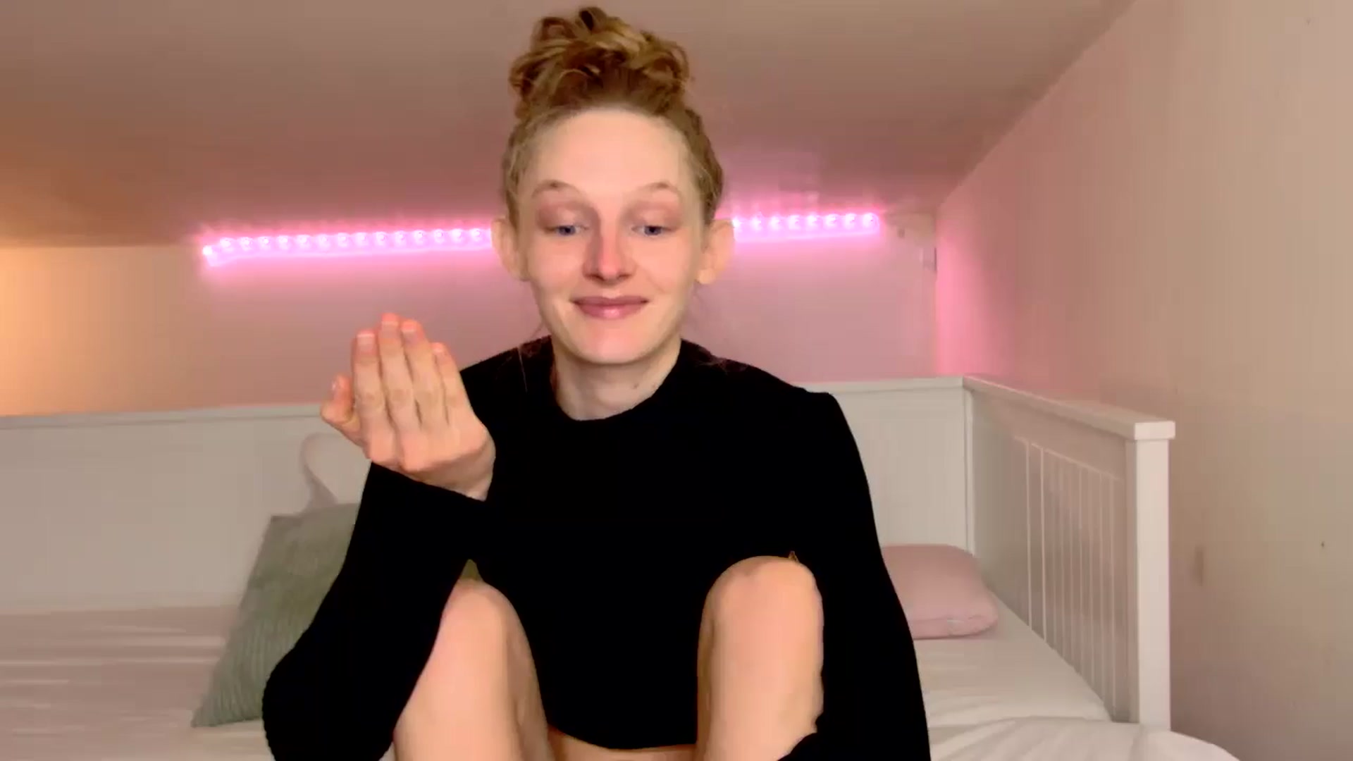Gallery image thumbnail from Kinkywander's myfreecams stream on, 11/30/2025, 17:39 image 6 of 20