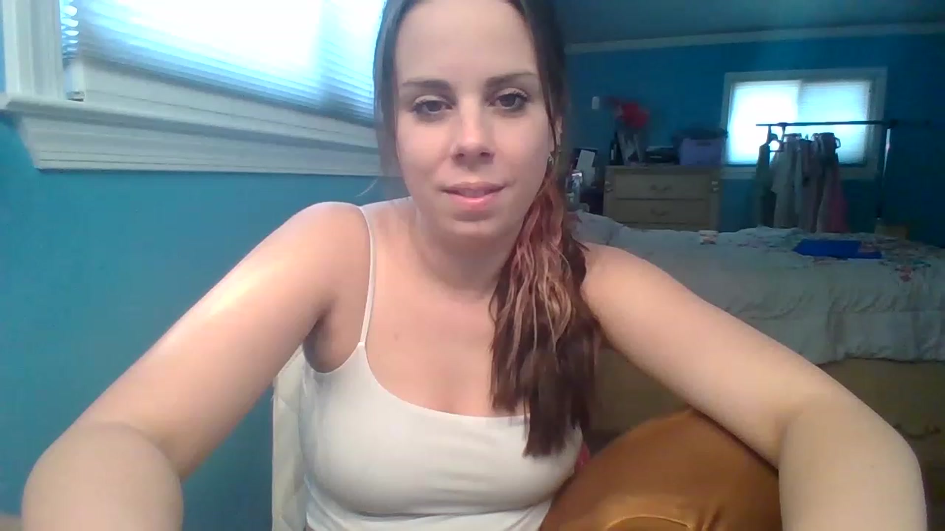 Gallery image thumbnail from KinleySweetie's myfreecams stream on, 03/22/2023, 19:36 image 5 of 20
