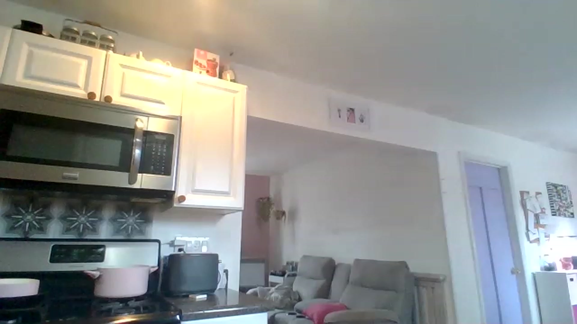 Gallery image thumbnail from KinleySweetie's myfreecams stream on, 03/31/2023, 16:32 image 9 of 20