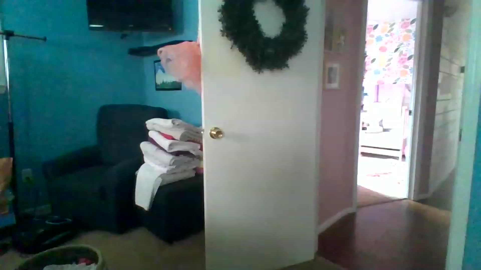 Gallery image thumbnail from KinleySweetie's myfreecams stream on, 03/31/2023, 16:32 image 14 of 20