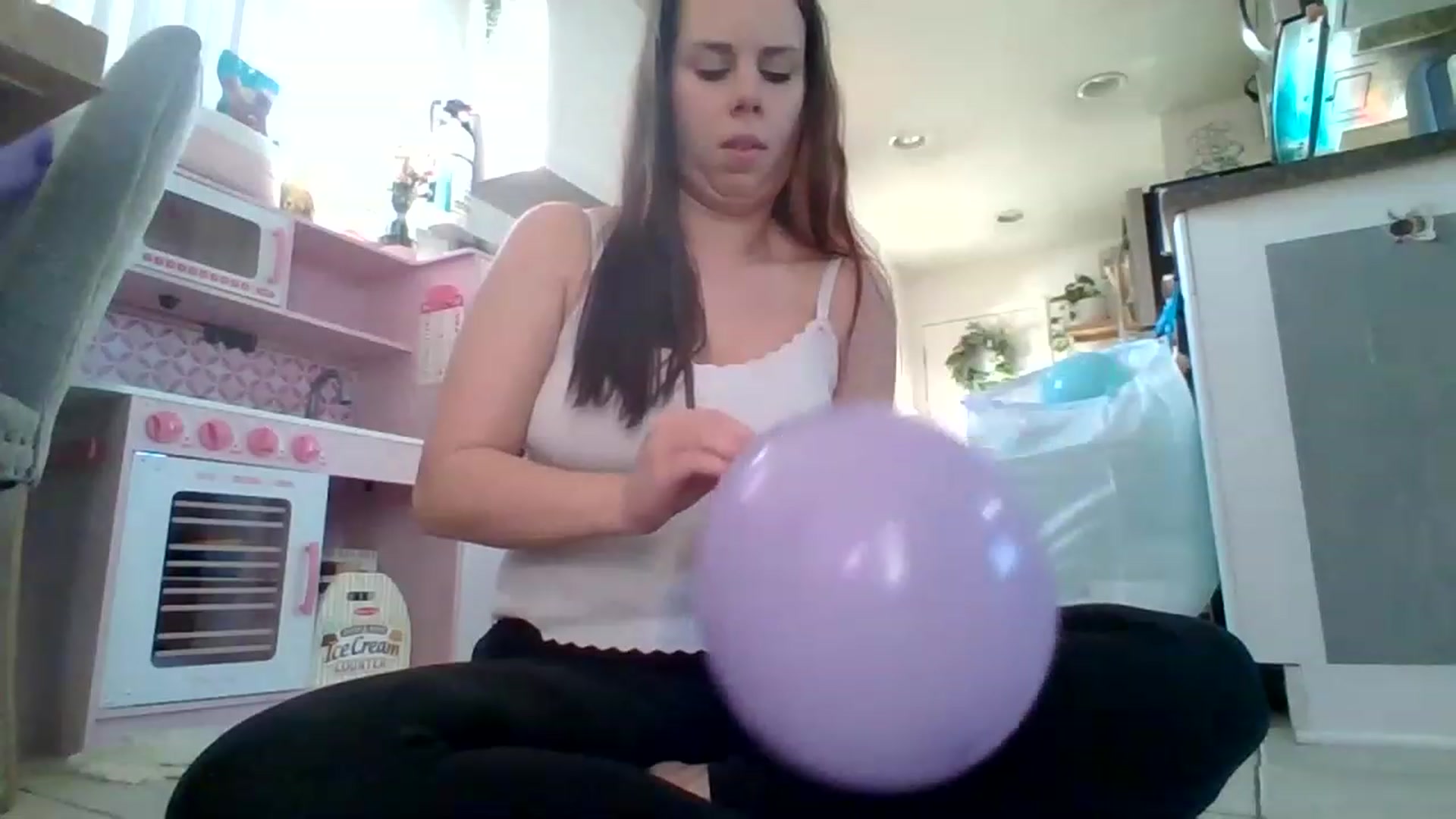 Gallery image thumbnail from KinleySweetie's myfreecams stream on, 04/01/2023, 22:29 image 9 of 20