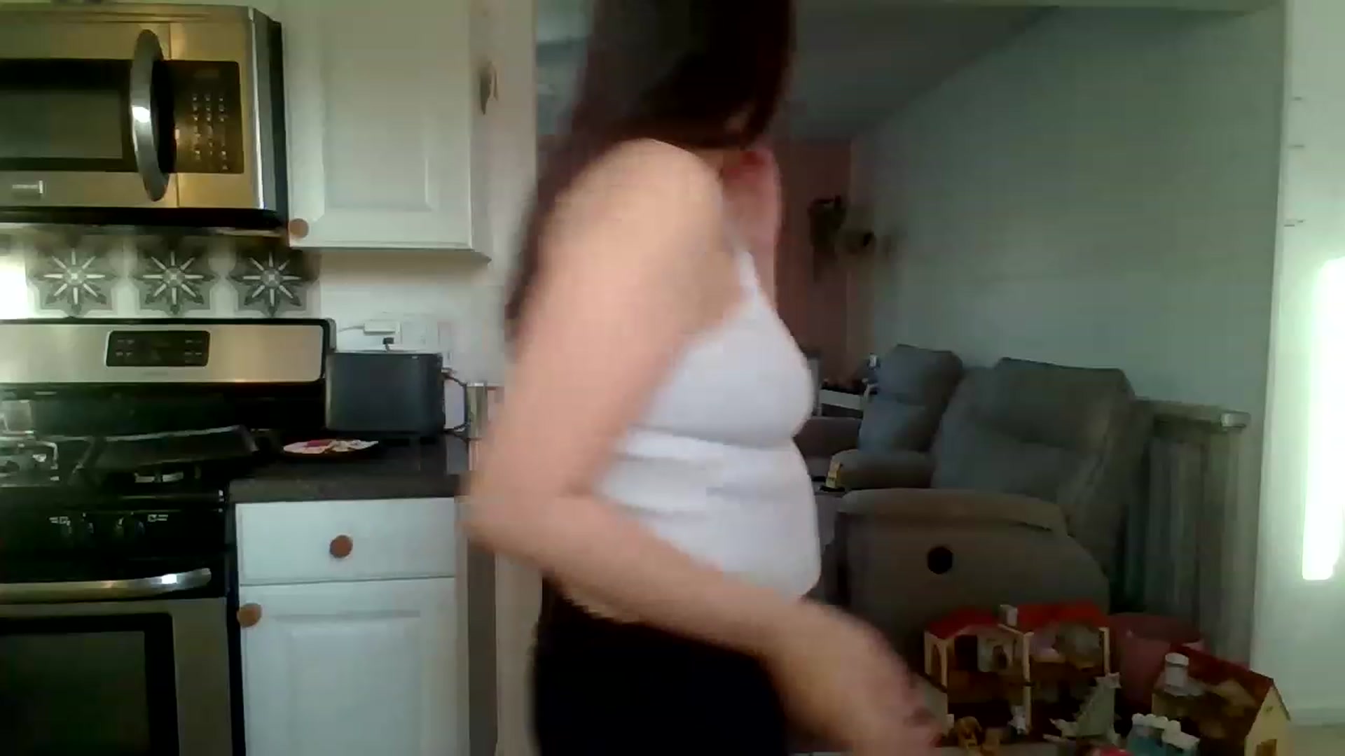 Gallery image thumbnail from KinleySweetie's myfreecams stream on, 04/01/2023, 22:29 image 15 of 20