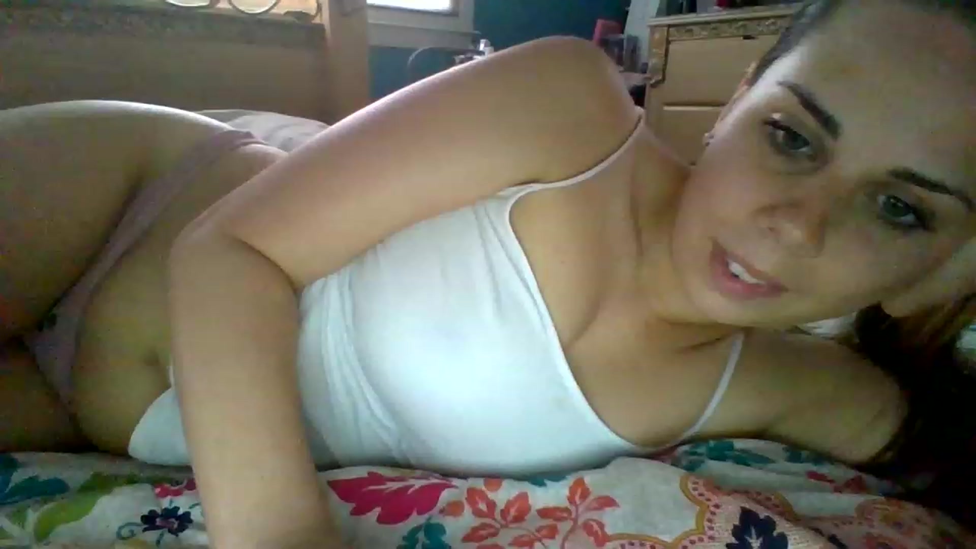 Gallery image thumbnail from KinleySweetie's myfreecams stream on, 04/17/2023, 16:15 image 8 of 20